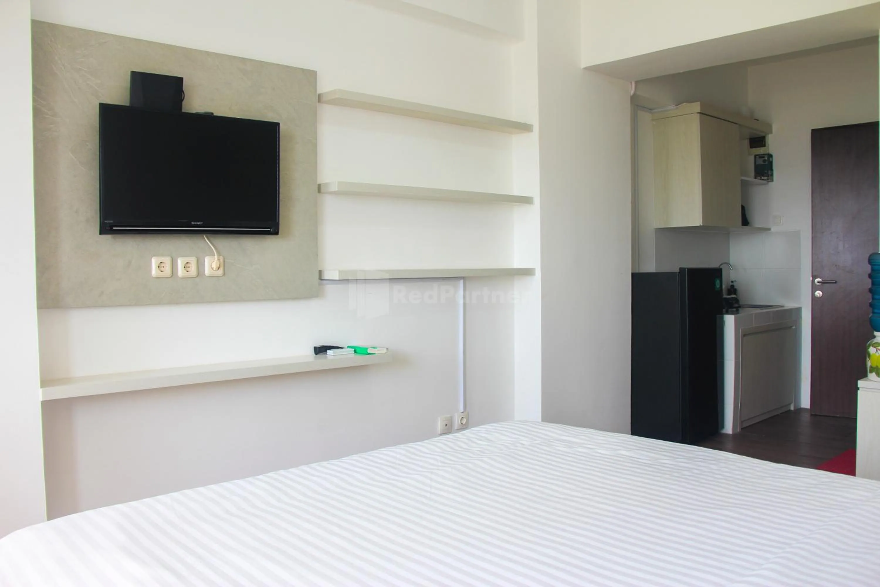 Bedroom in RedLiving Apartemen Gunung Putri Square - Abidin Room Tower Pinus