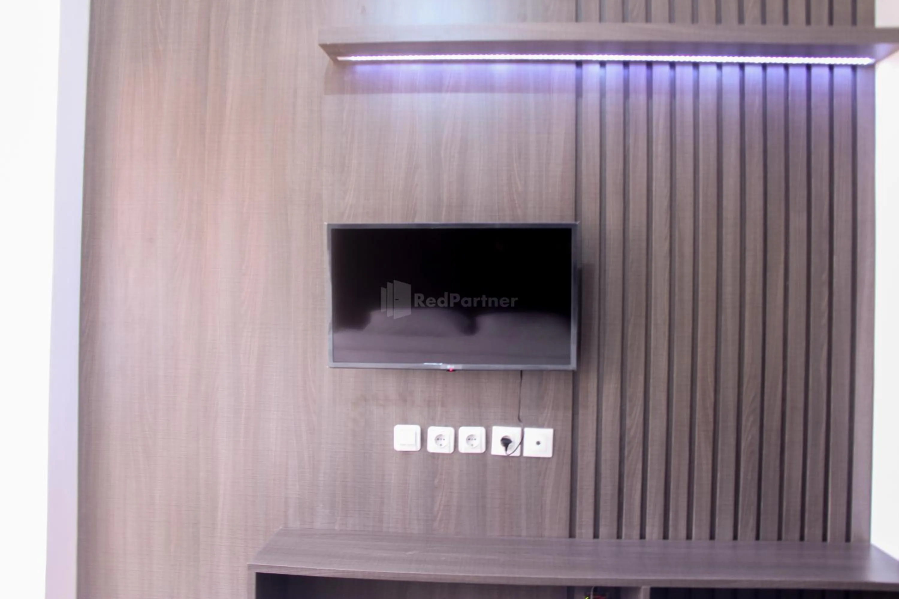 Bedroom in RedLiving Apartemen Gunung Putri Square - Abidin Room Tower Pinus