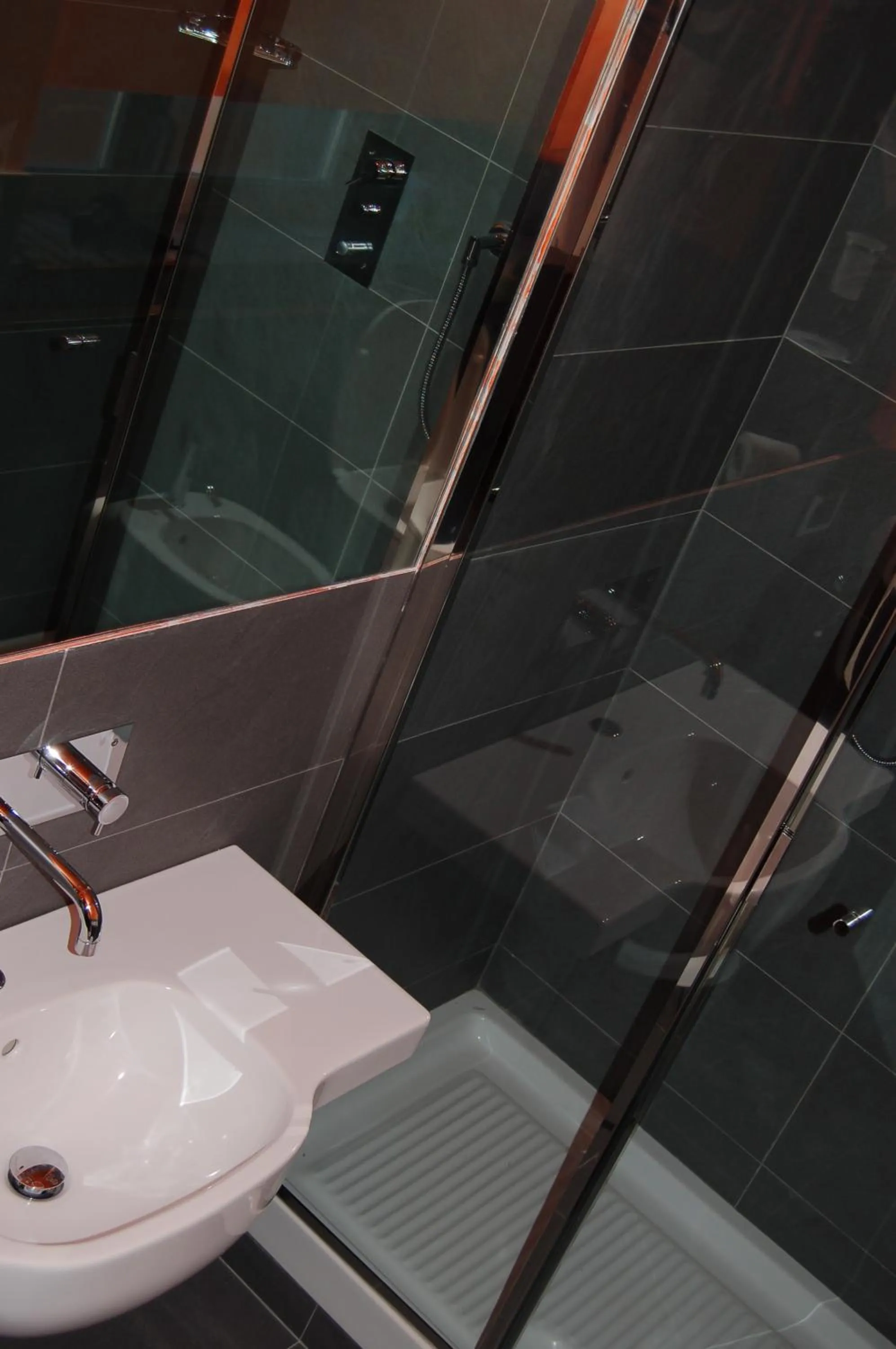 Shower in I Tre Merli Locanda