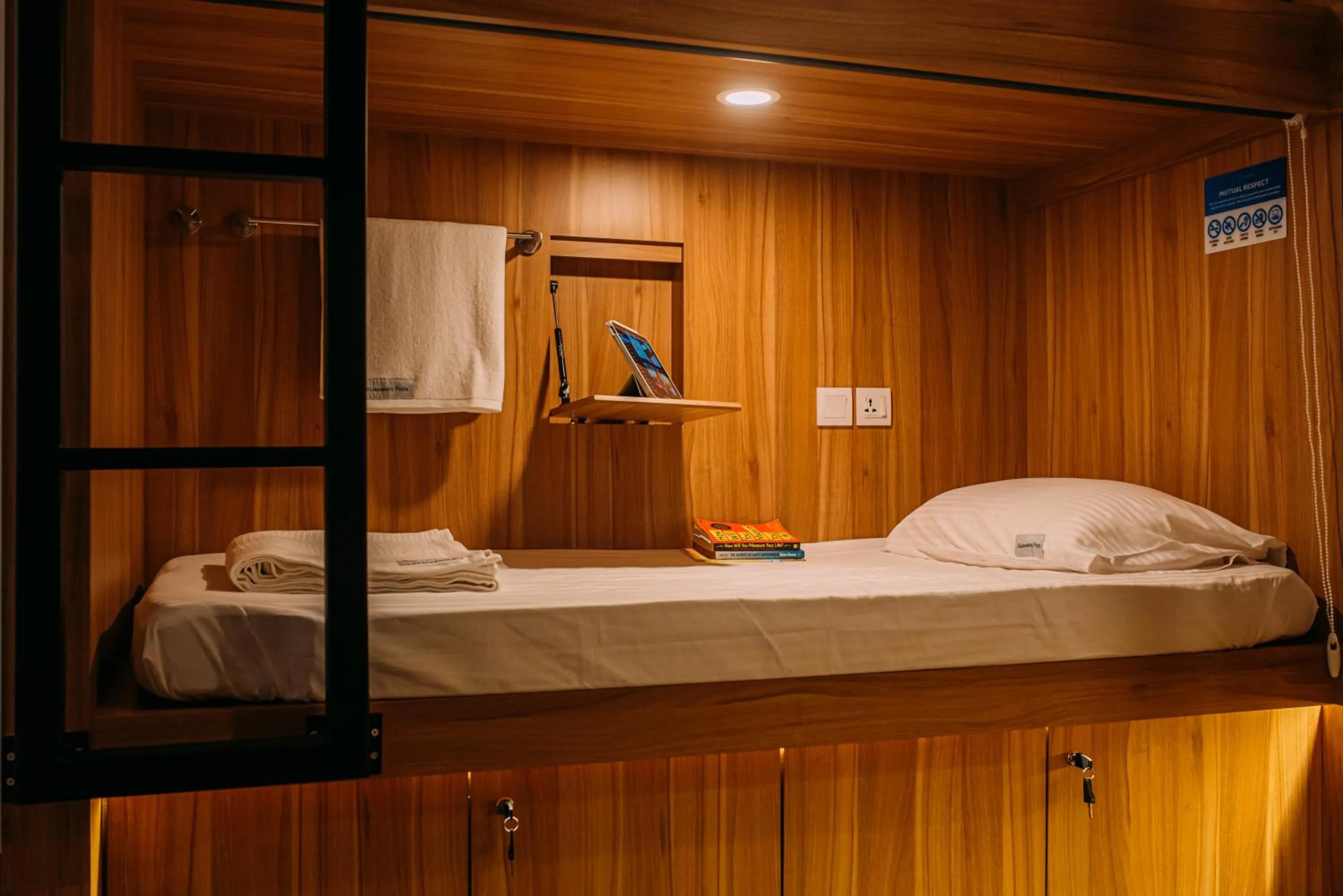 bunk bed, Bed in Bluewaters Pods 38 Hongkong St