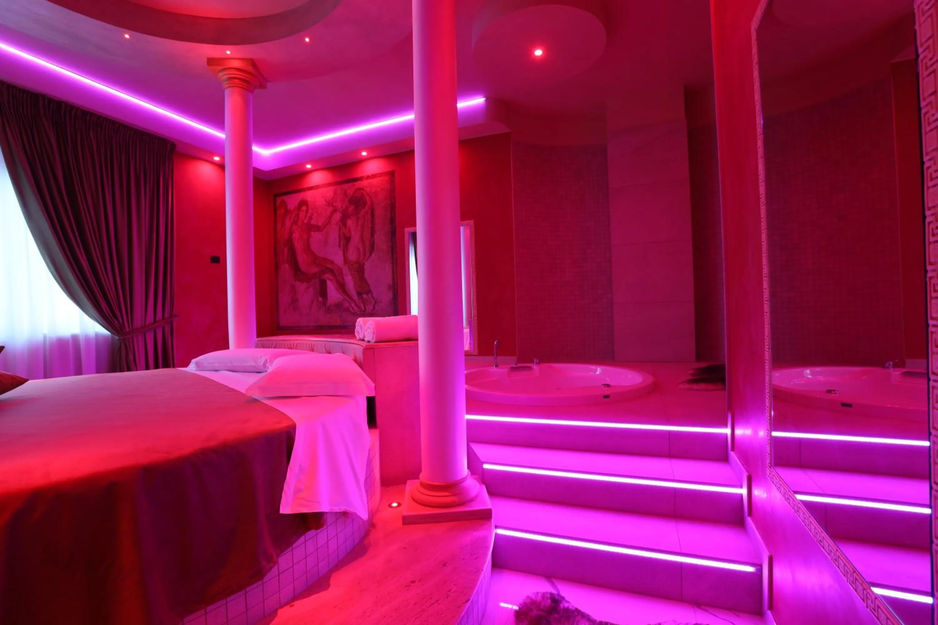 Bed in Alcova Suite&Relax