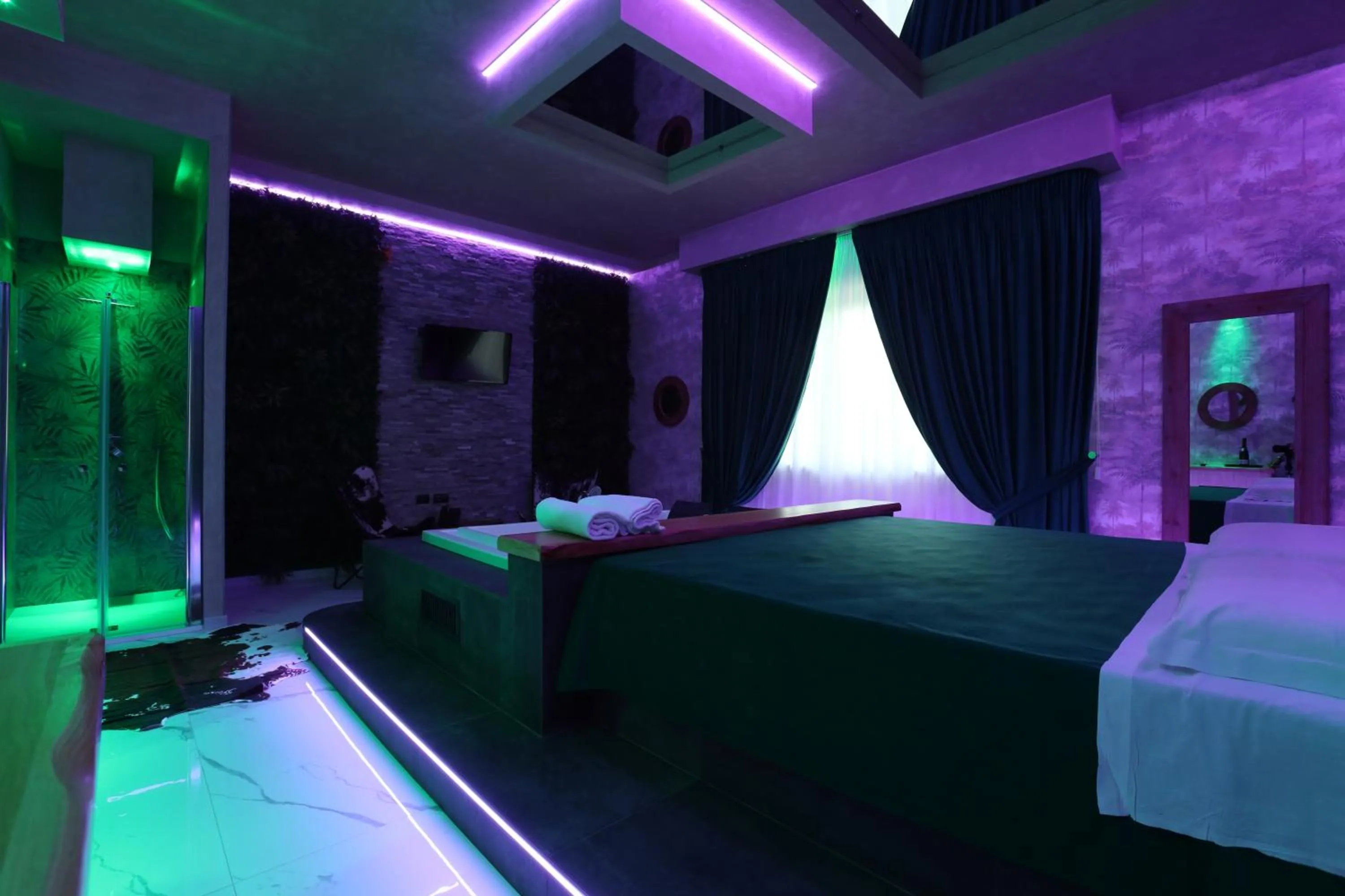 Massage, Bed in Alcova Suite&Relax