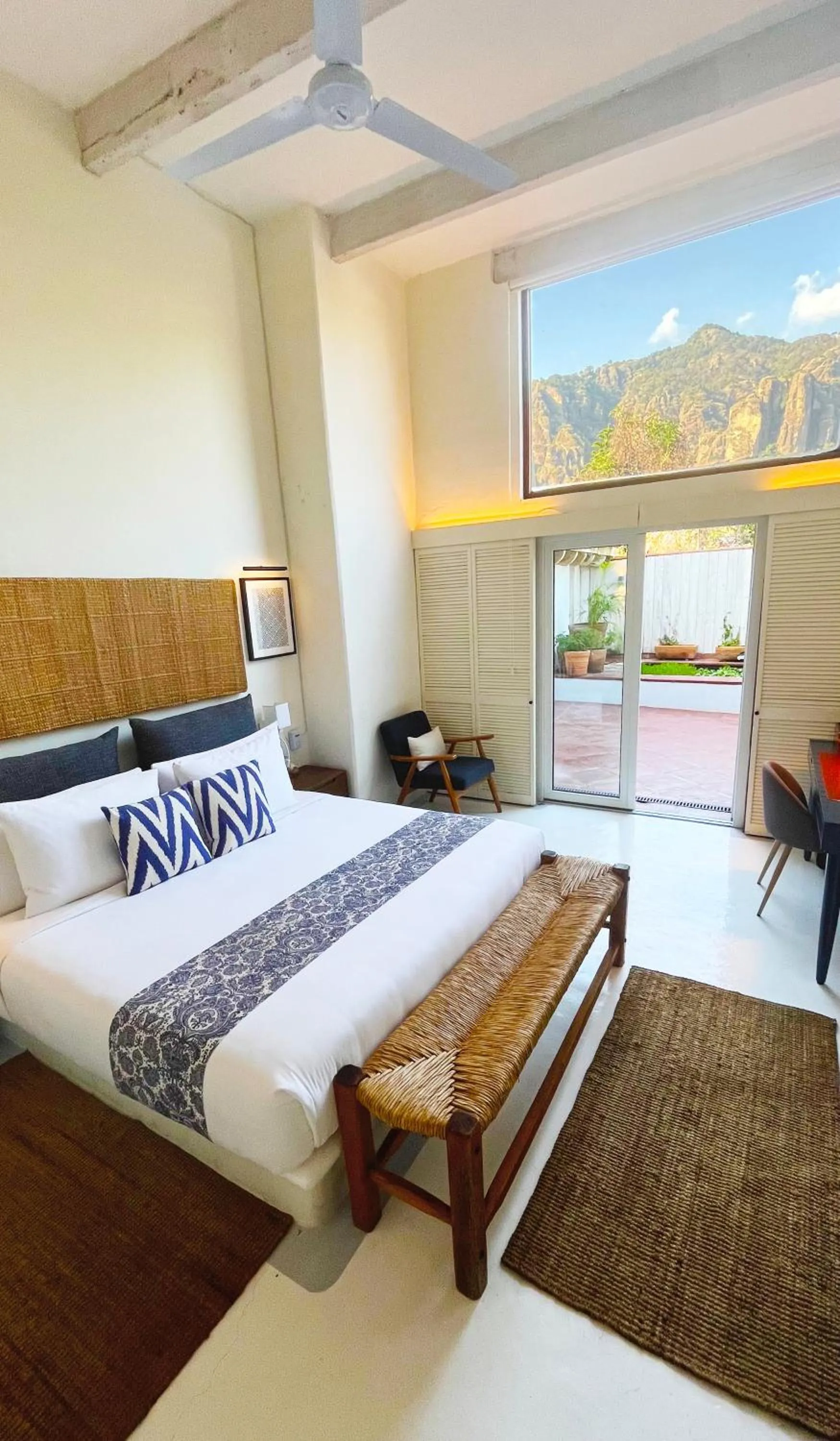 Bed in Hotel El Ciruelo, Tepoztlán