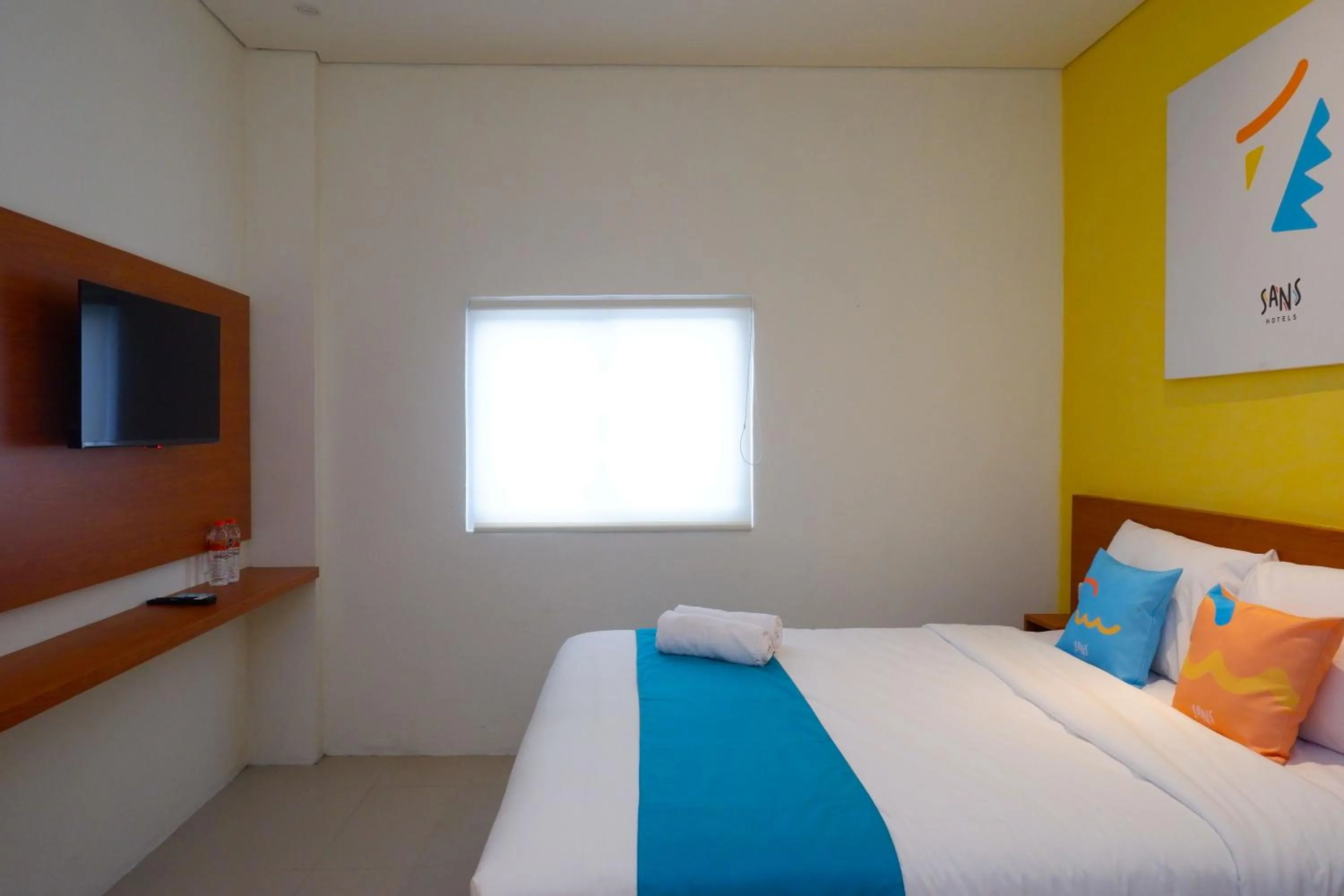 Bedroom, Bed in Sans Hotel Pippo Yogyakarta by RedDoorz