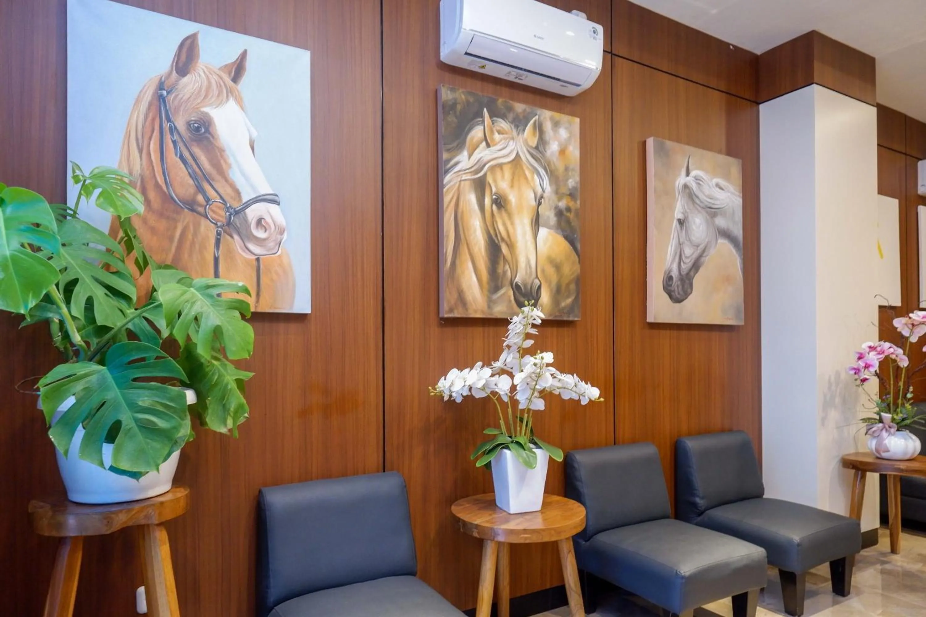 Lobby or reception in Sans Hotel Pippo Yogyakarta by RedDoorz