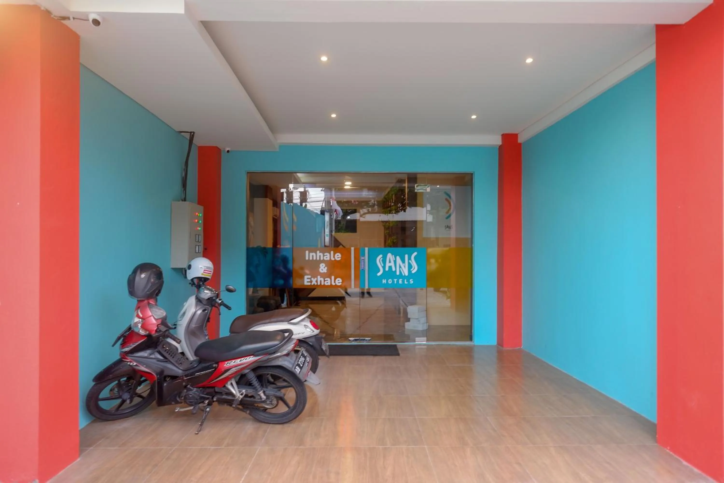 Facade/entrance in Sans Hotel Pippo Yogyakarta by RedDoorz