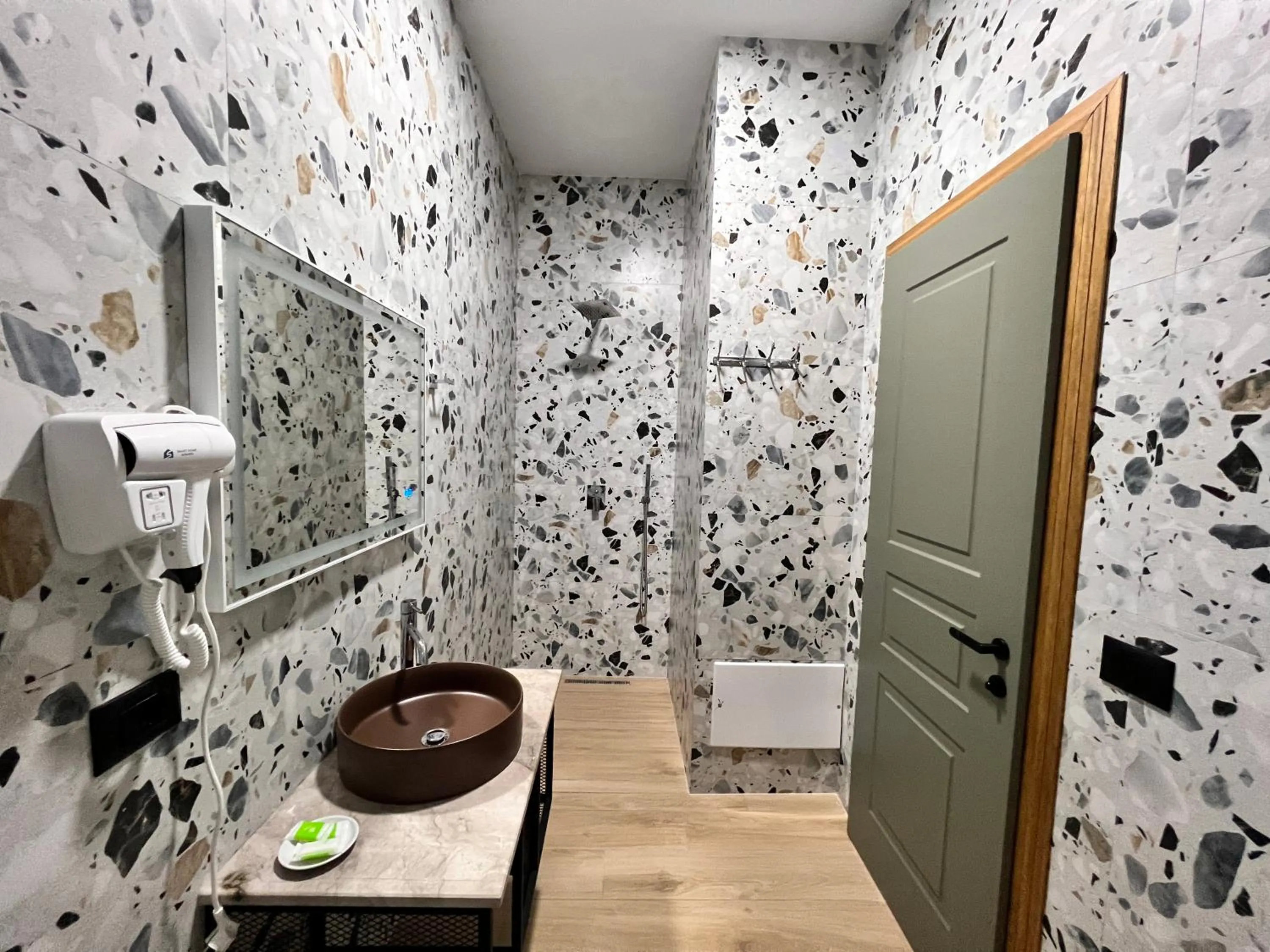 Shower in Happy Stay