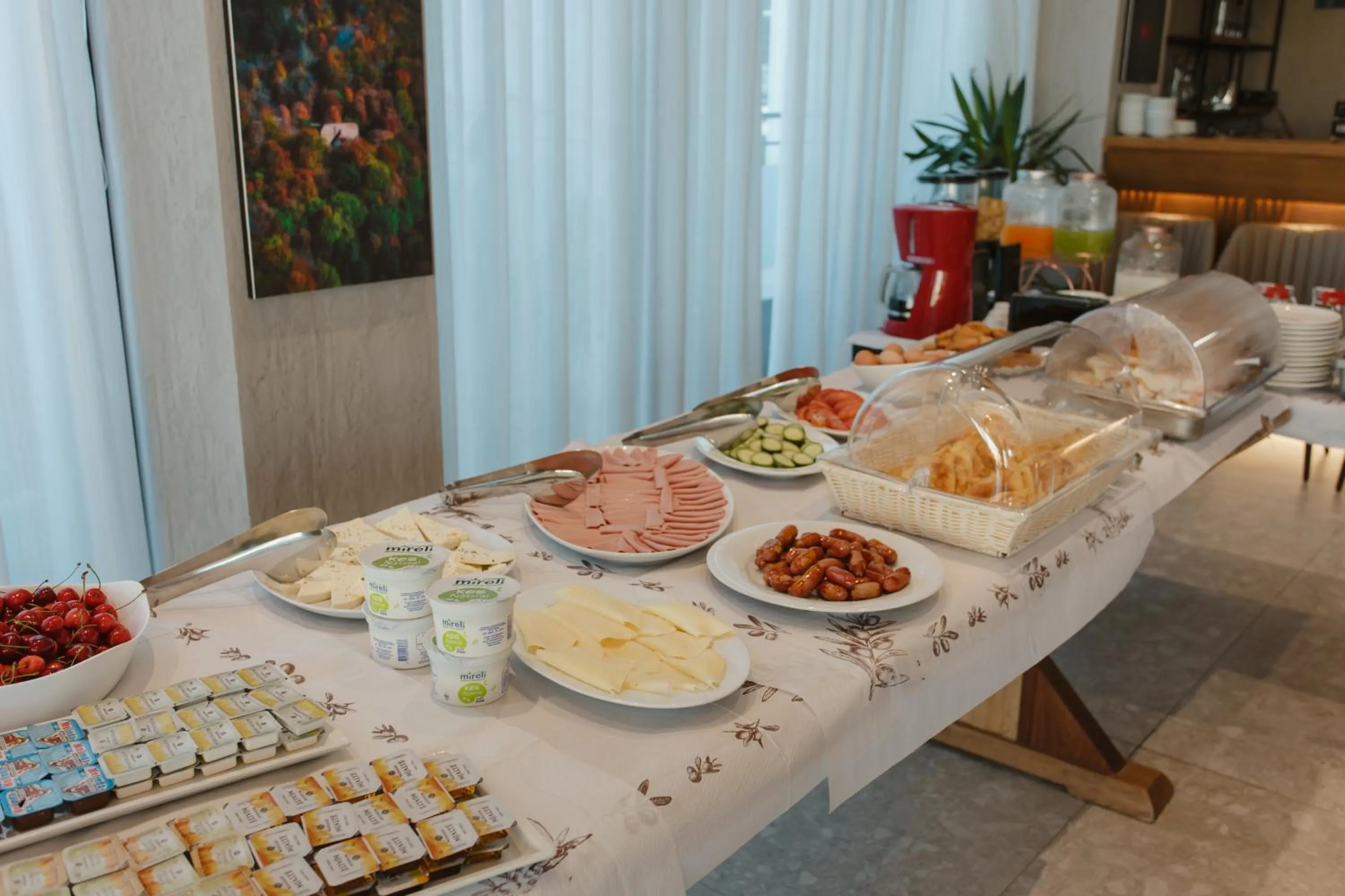 Food and drinks in Happy Stay