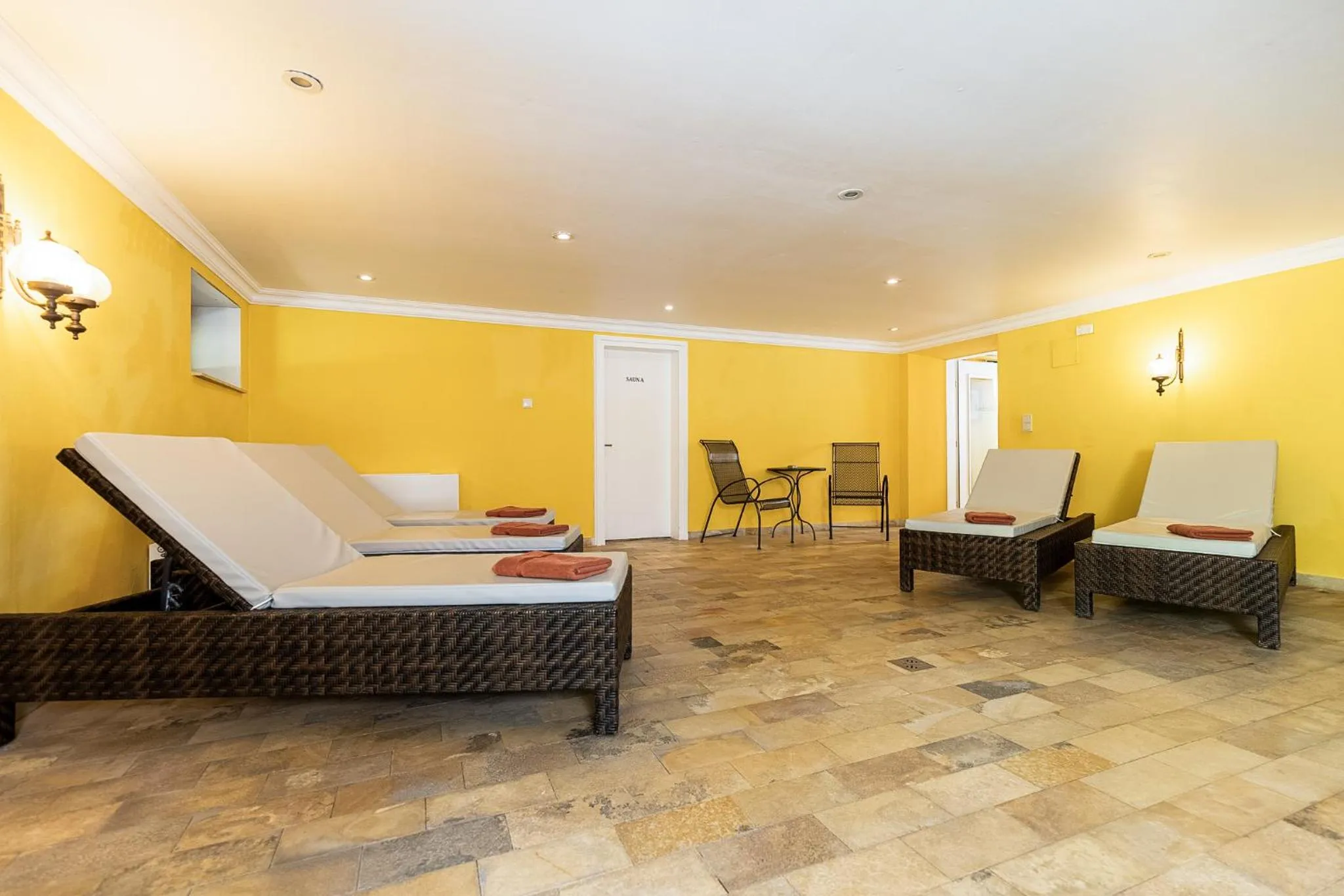 Swimming pool in Aparthotel Landhaus St. Joseph (Indoor Pool)