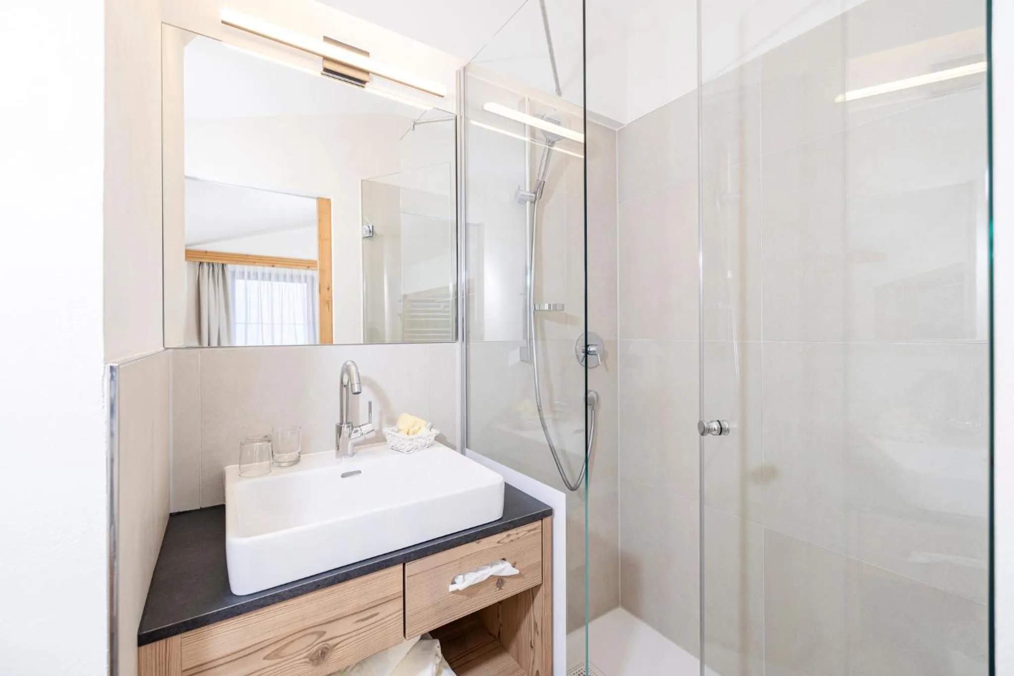 Shower in Aparthotel Landhaus St. Joseph (Indoor Pool)