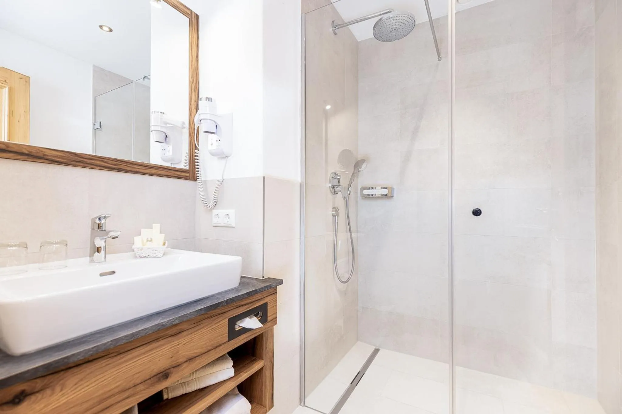 Bathroom in Aparthotel Landhaus St. Joseph (Indoor Pool)