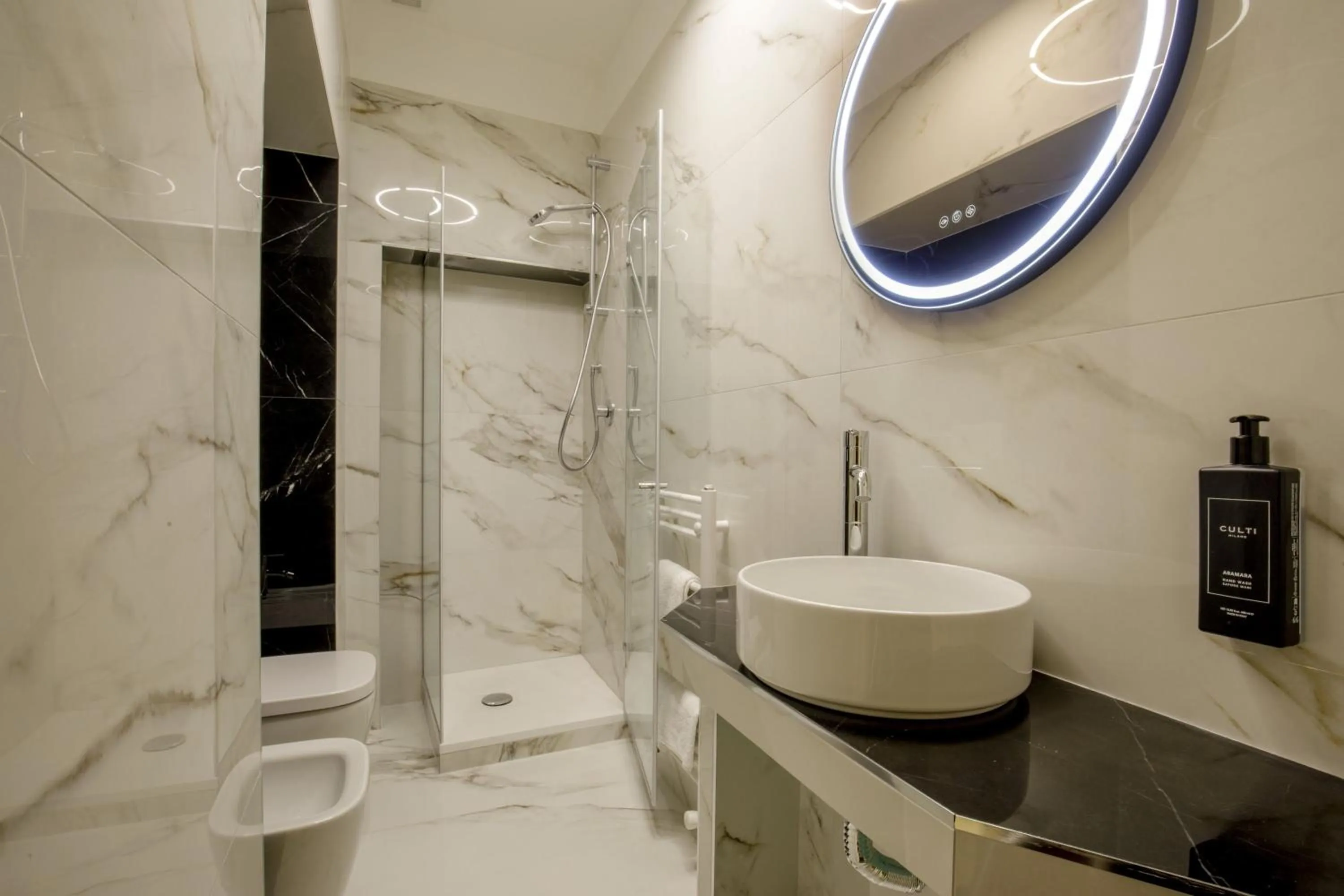 Bathroom in Condotti Boutique Hotel