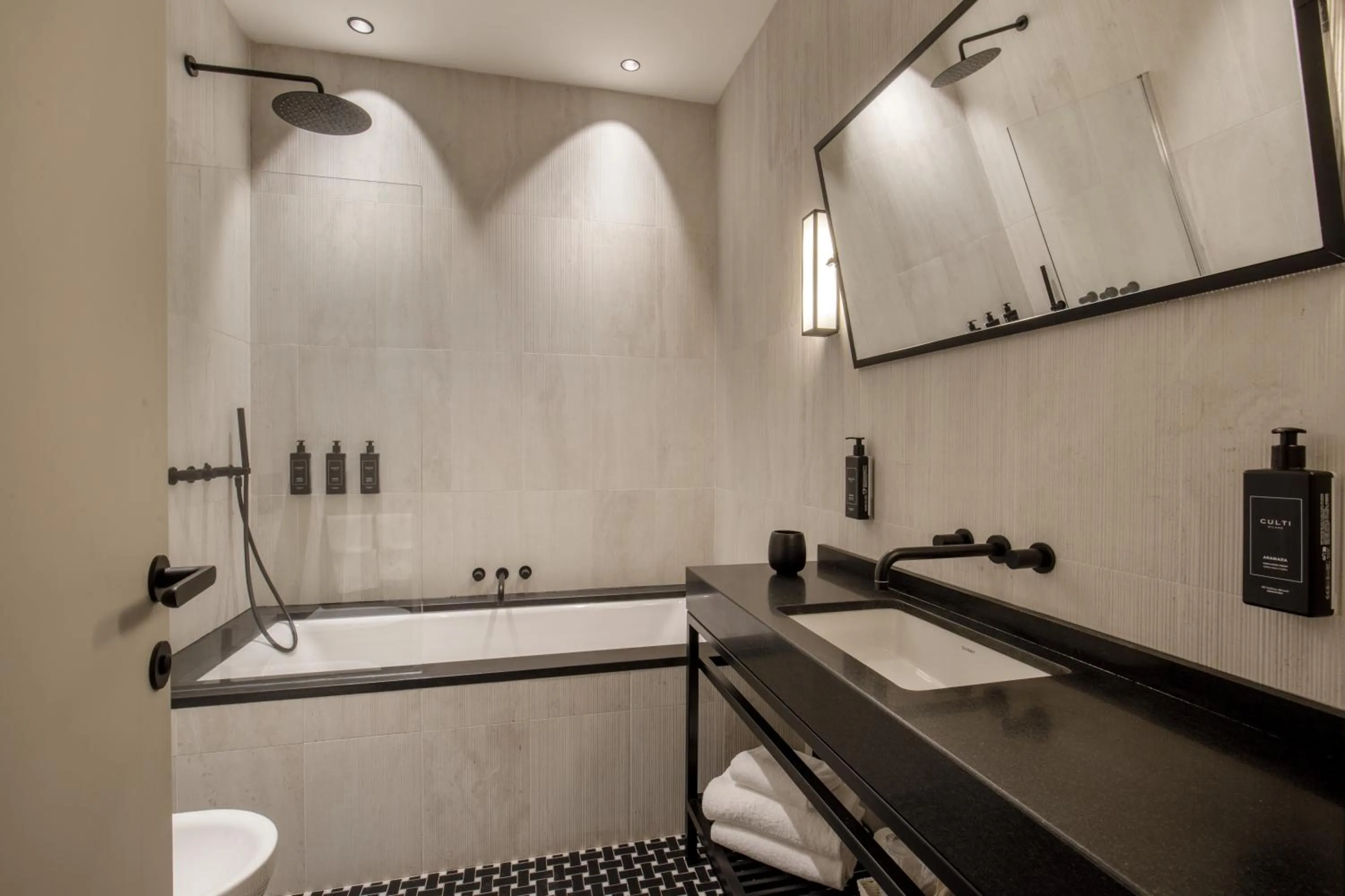 Bathroom in Condotti Boutique Hotel