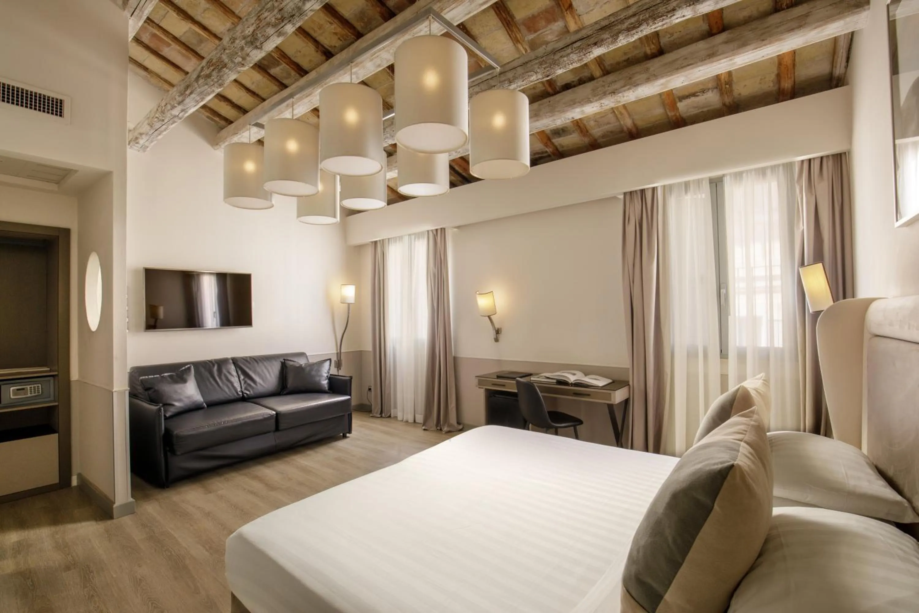 Bed in Condotti Boutique Hotel