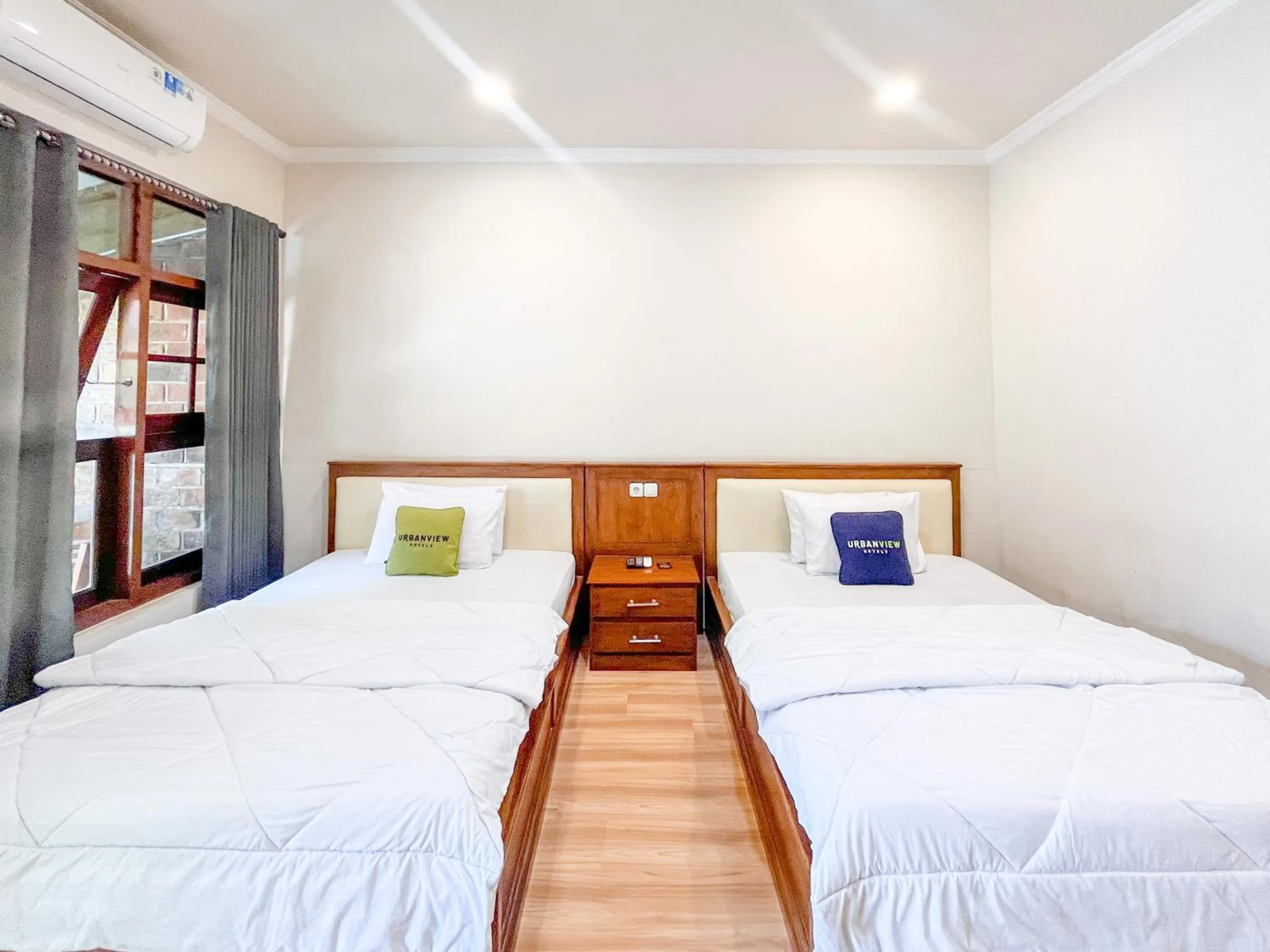 Bedroom, Bed in Urbanview Hotel Kumala Banyuwangi by RedDoorz