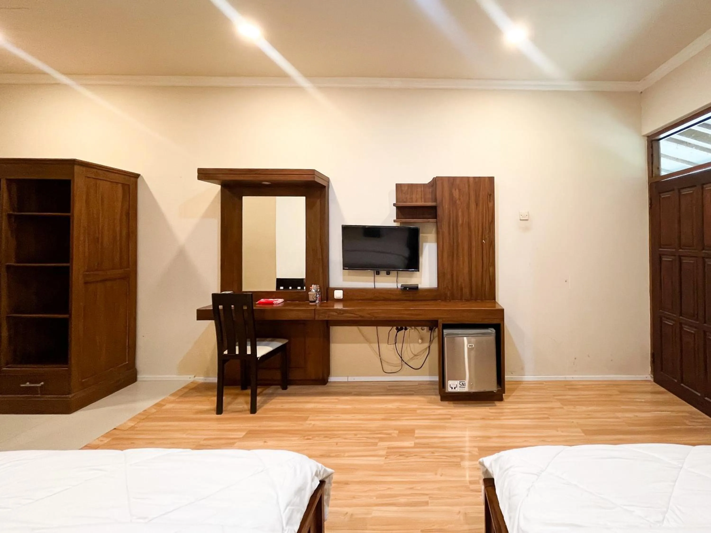 wardrobe, Bed in Urbanview Hotel Kumala Banyuwangi by RedDoorz