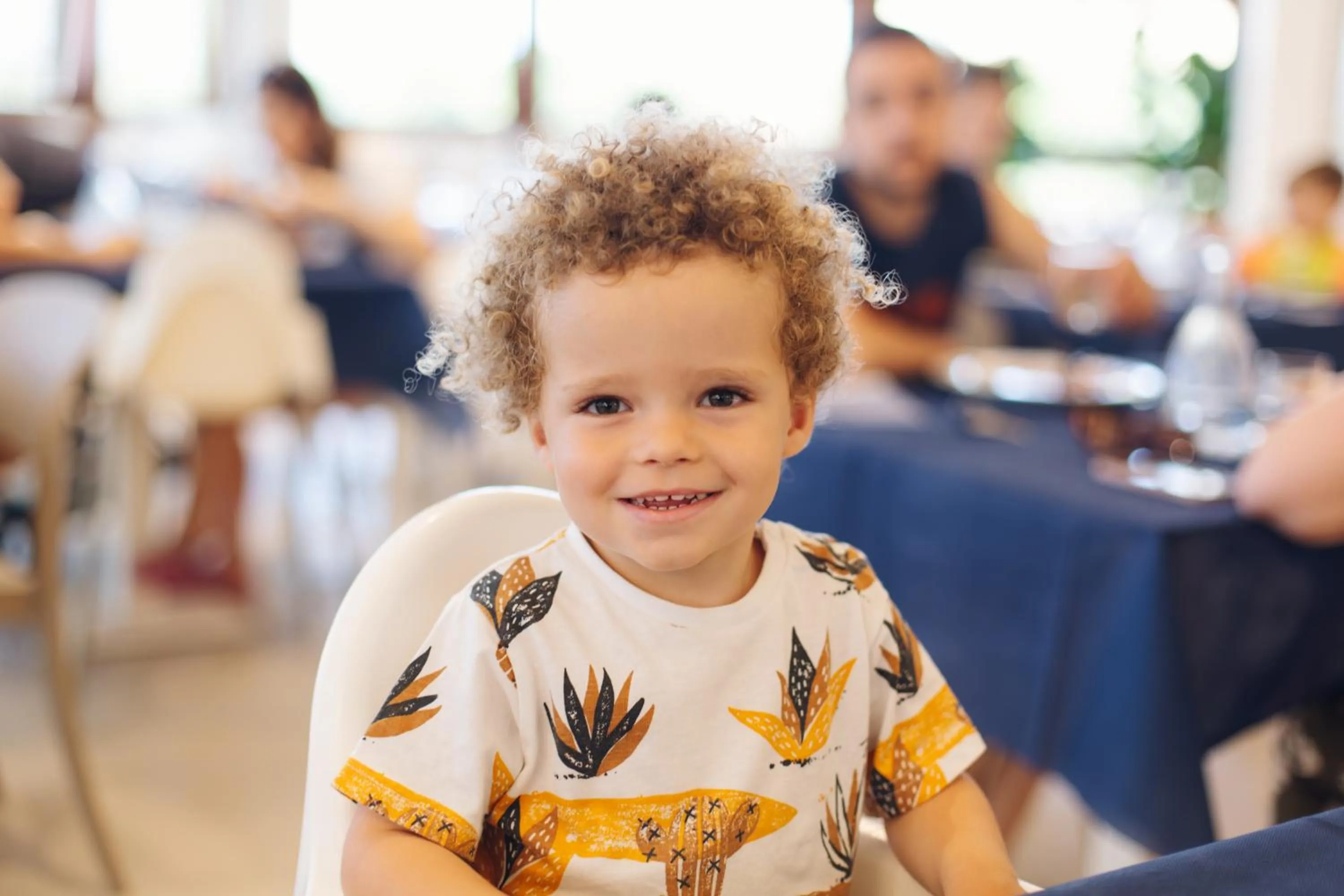 Restaurant/places to eat in Canado Family Hotel