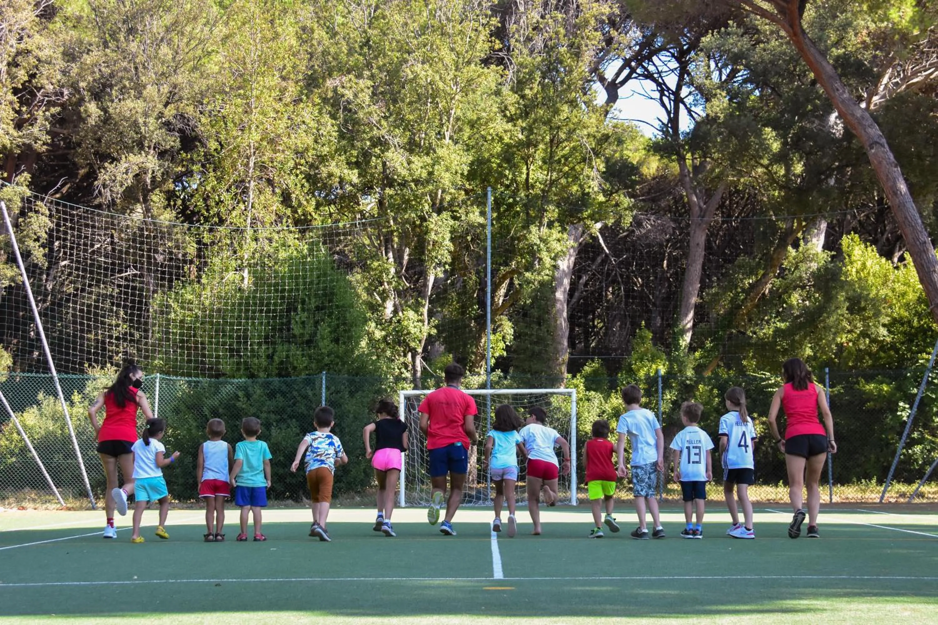 Tennis court in Canado Family Hotel
