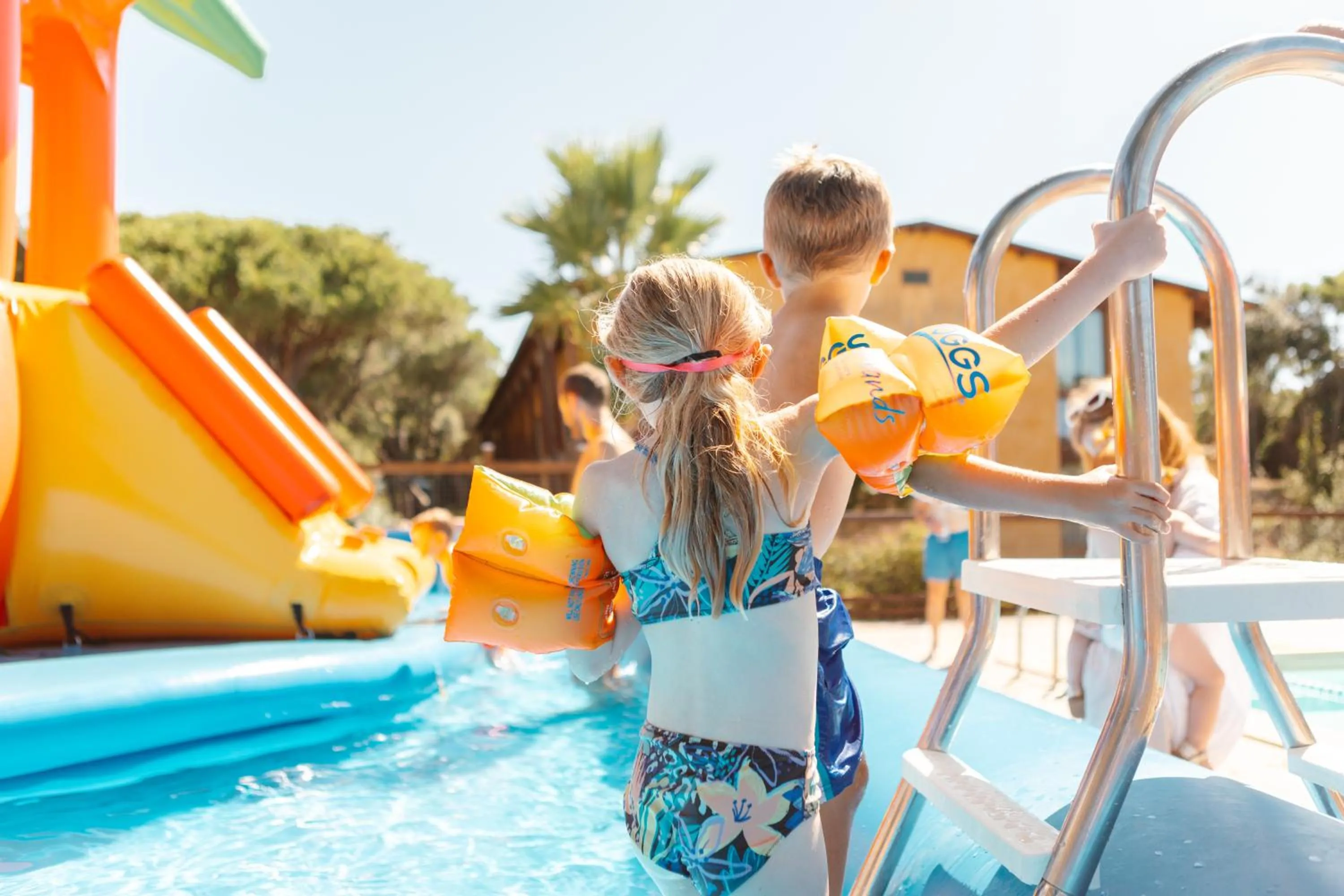 Swimming pool in Canado Family Hotel