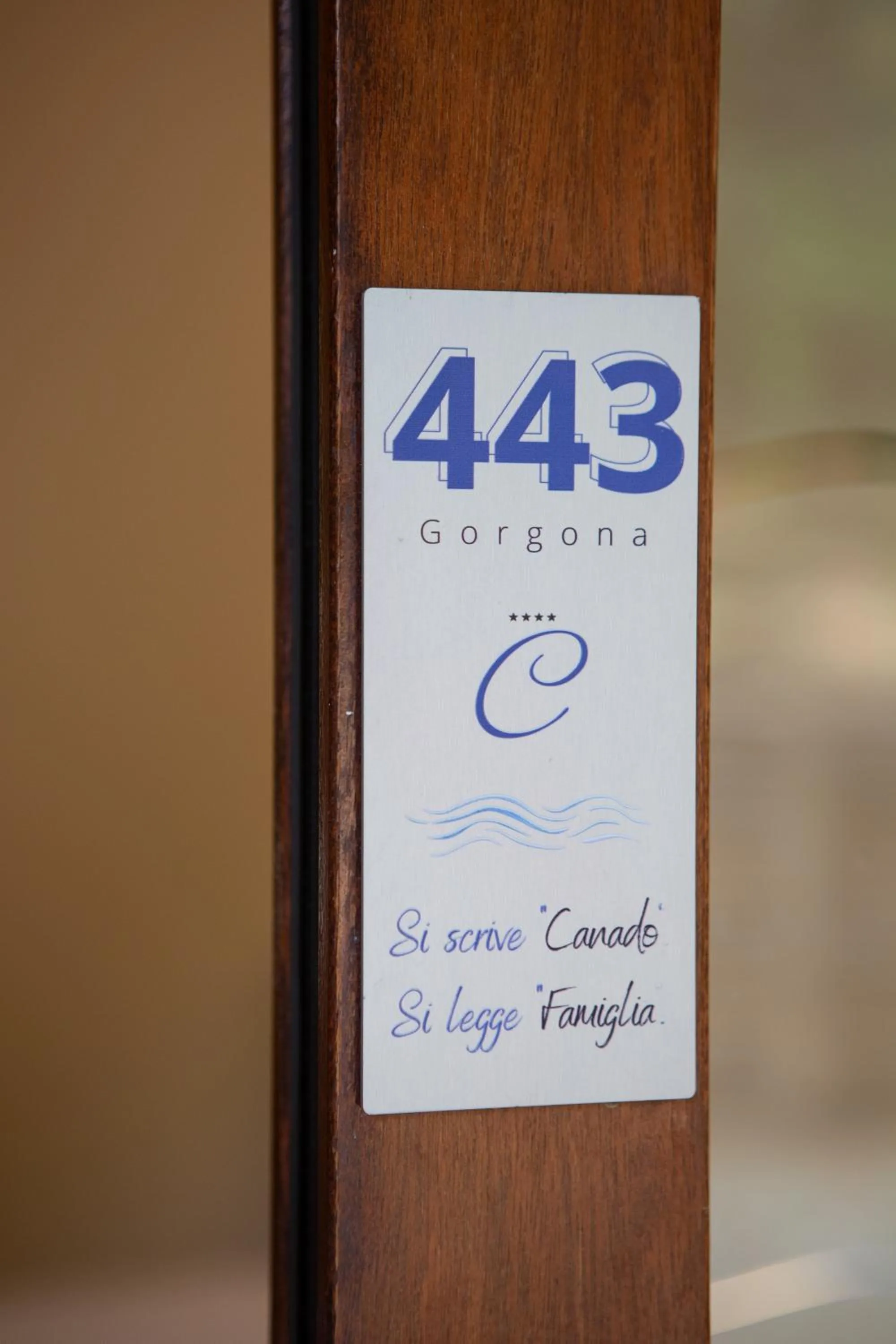 Logo/Certificate/Sign in Canado Family Hotel