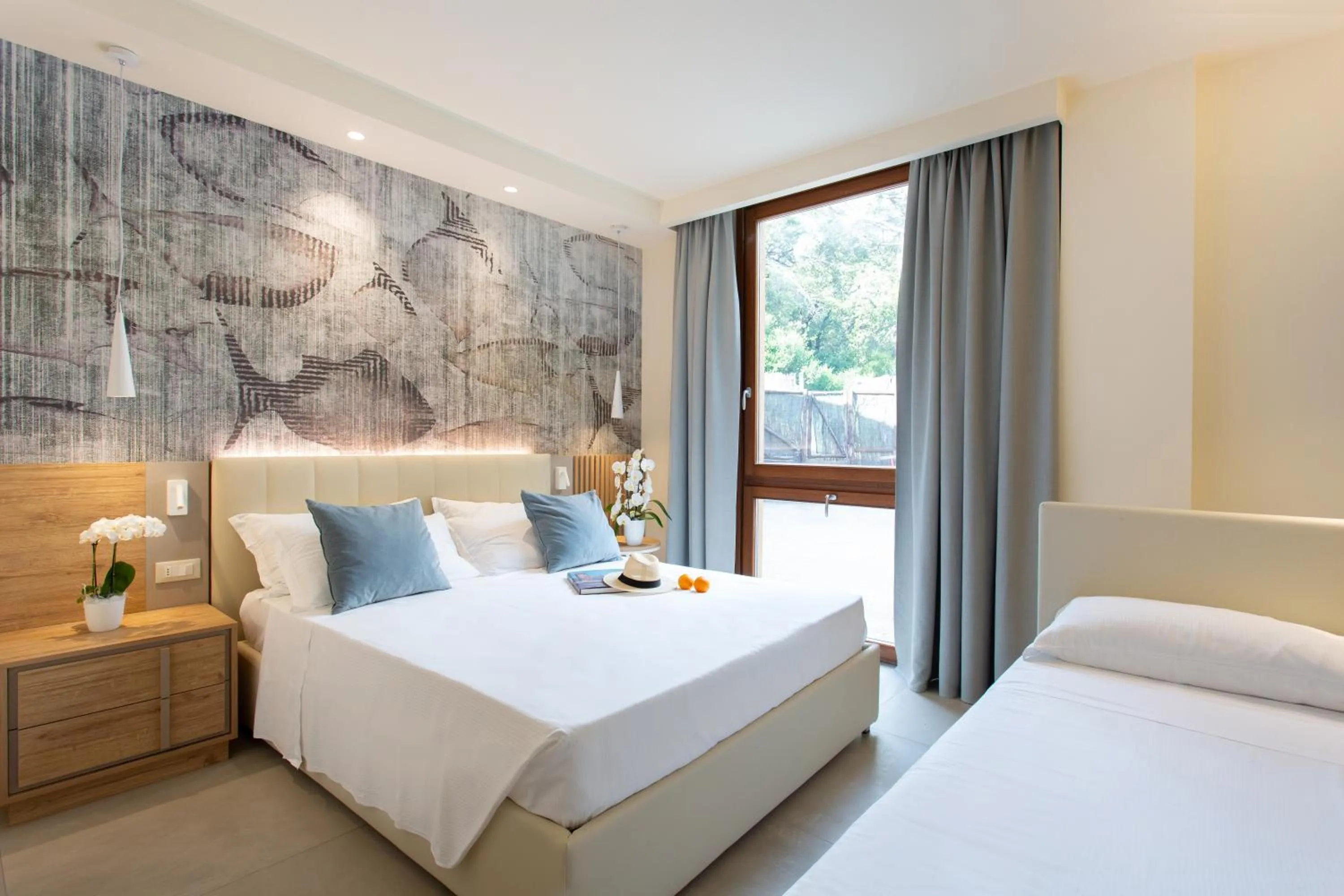 Bedroom, Bed in Canado Family Hotel