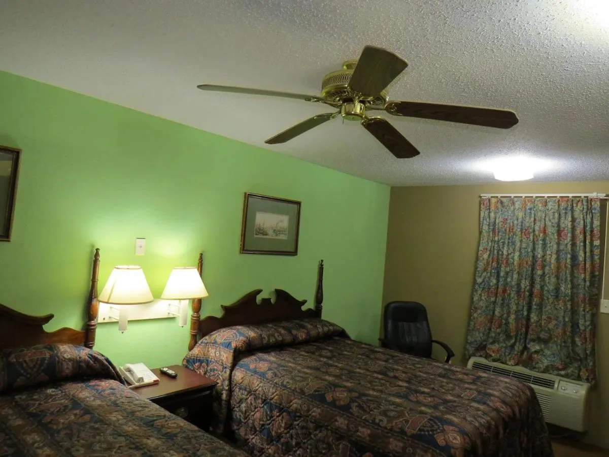 Photo of the whole room, Bed in FIRST WESTERN INN