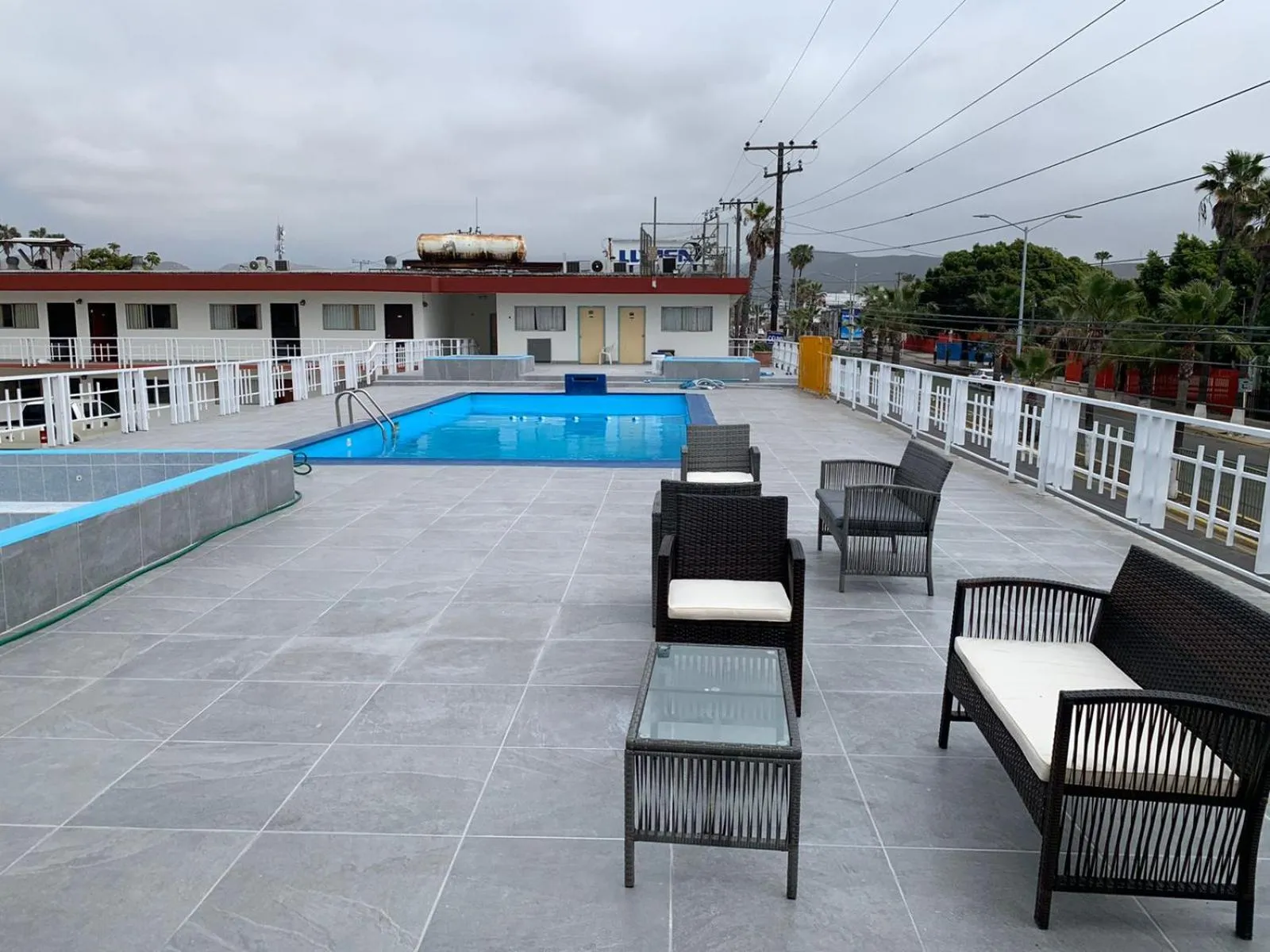 Swimming pool in Hotel Presidente