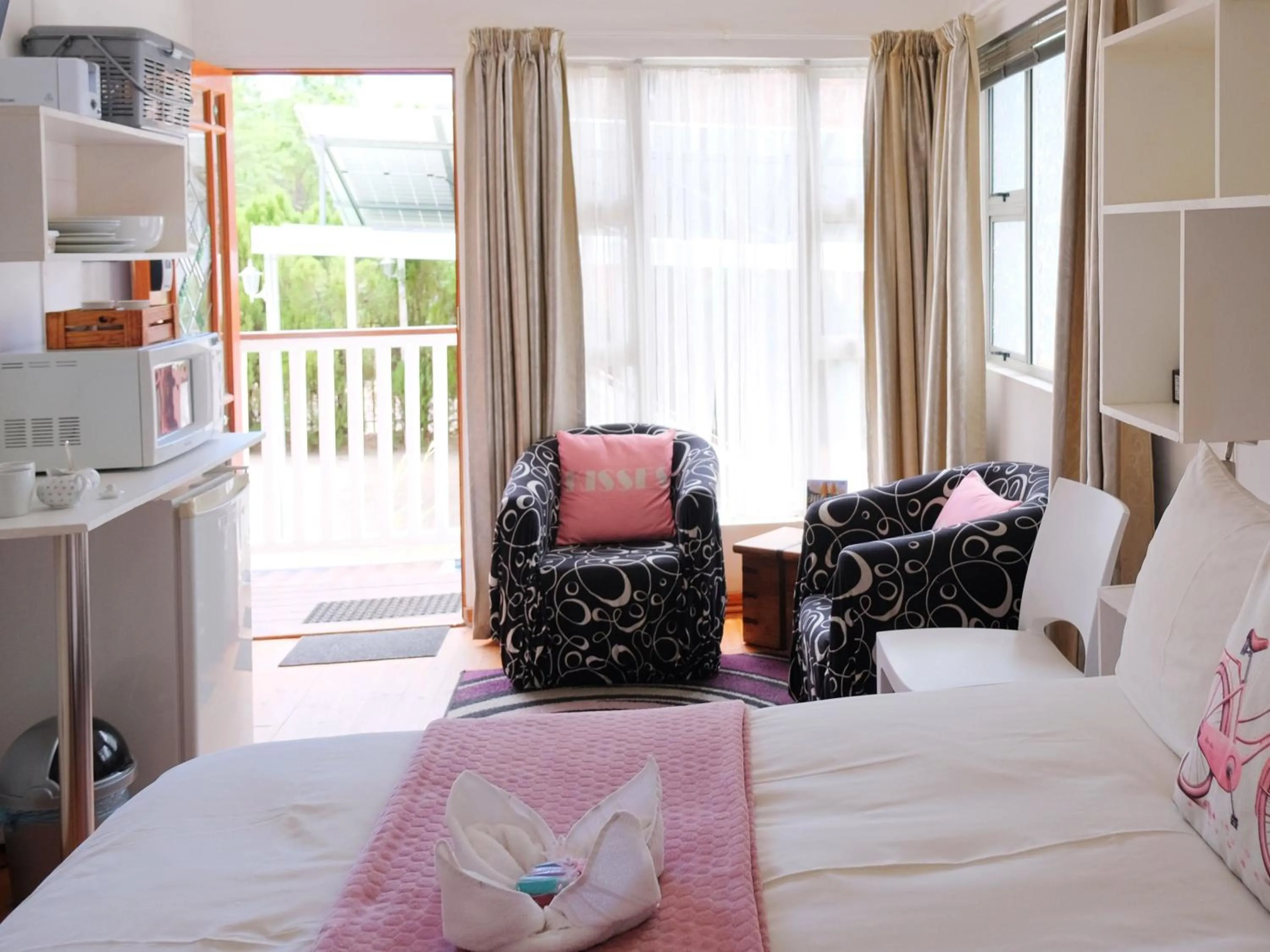 Seating area, Bed in Knock Out View Clarens