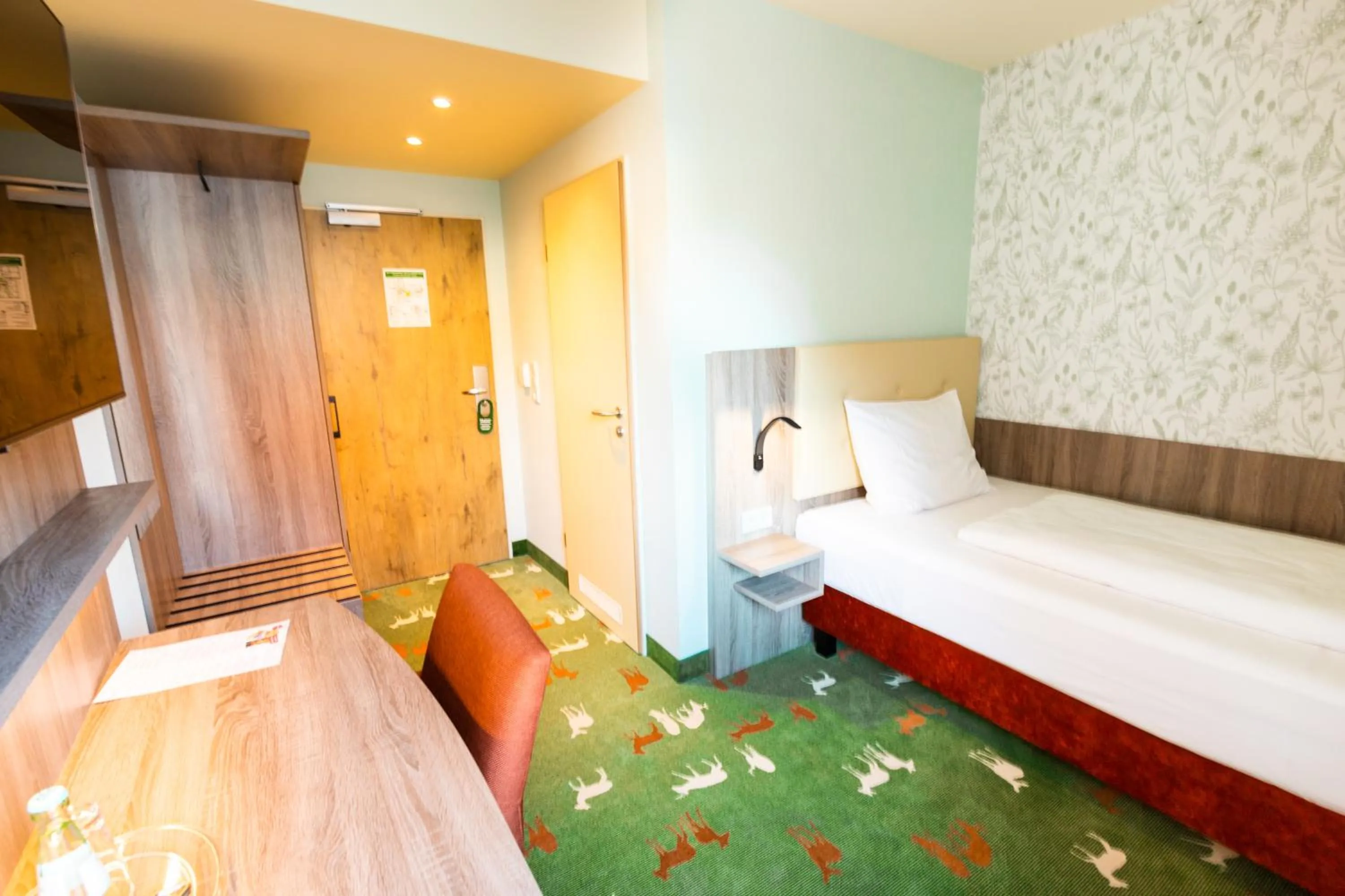 Bed in Hotel & Restaurant Hubertus Sehnde