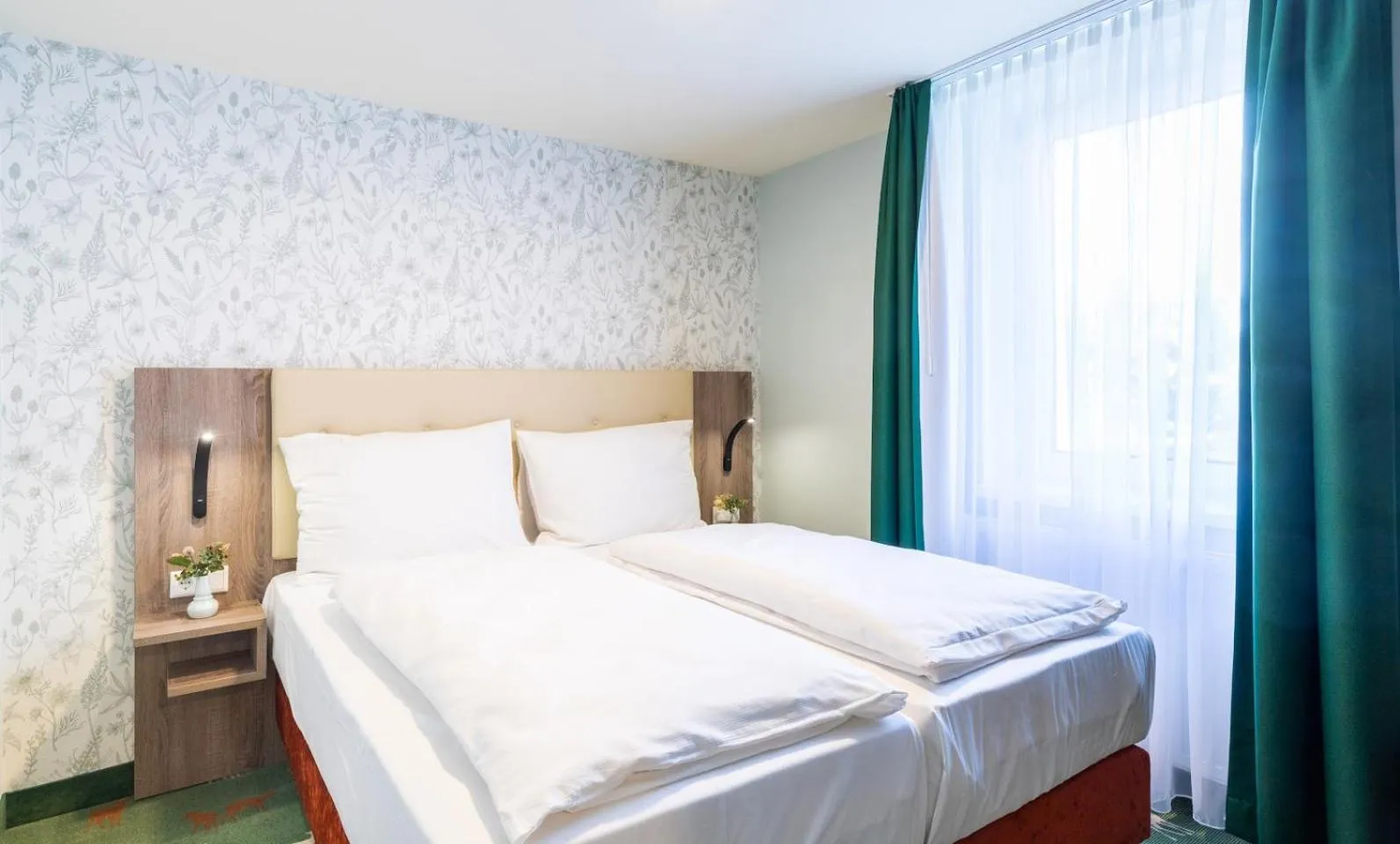 Bed in Hotel & Restaurant Hubertus Sehnde