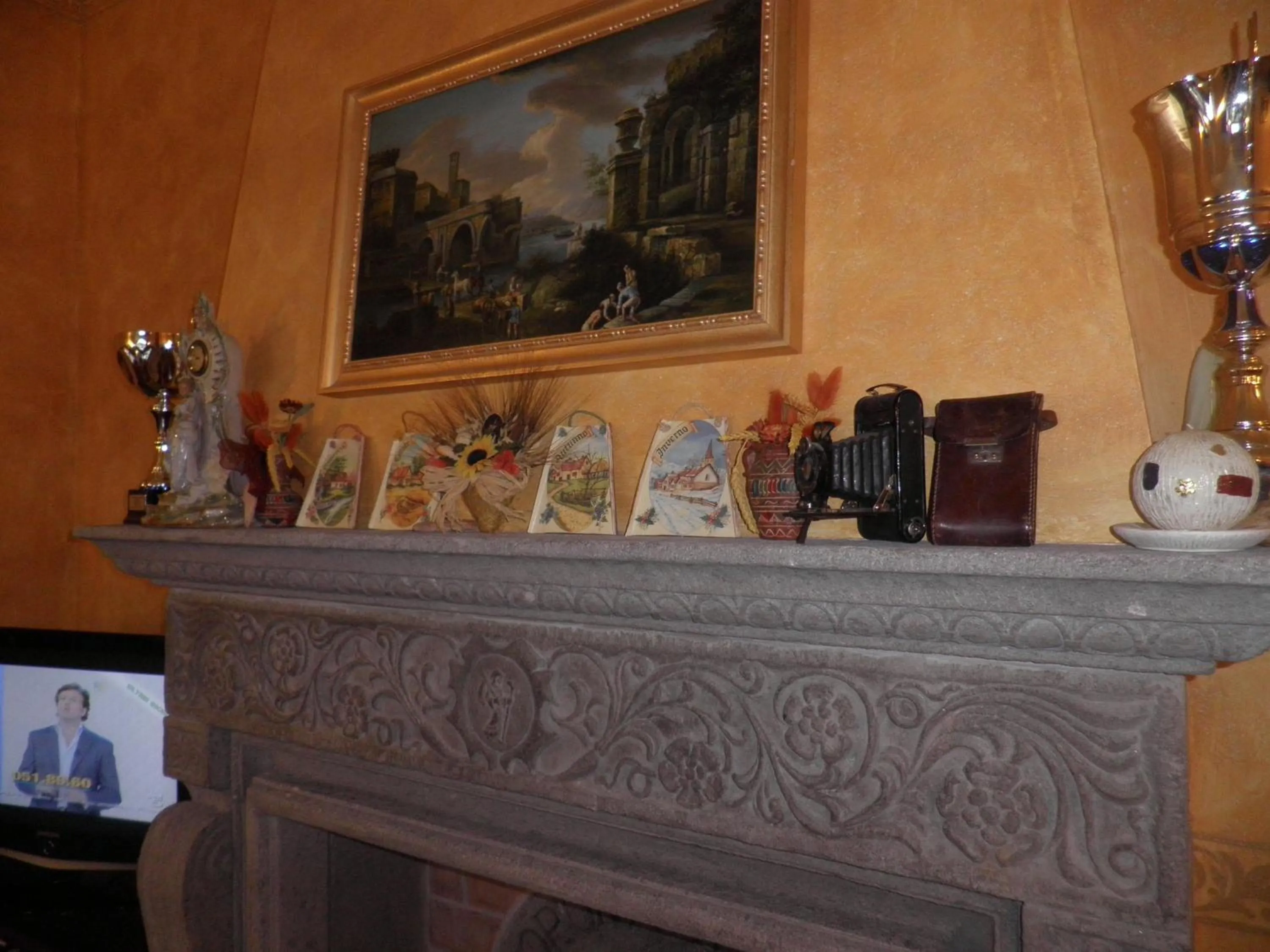 Communal lounge/ TV room in Antica Locanda Della Via Francigena