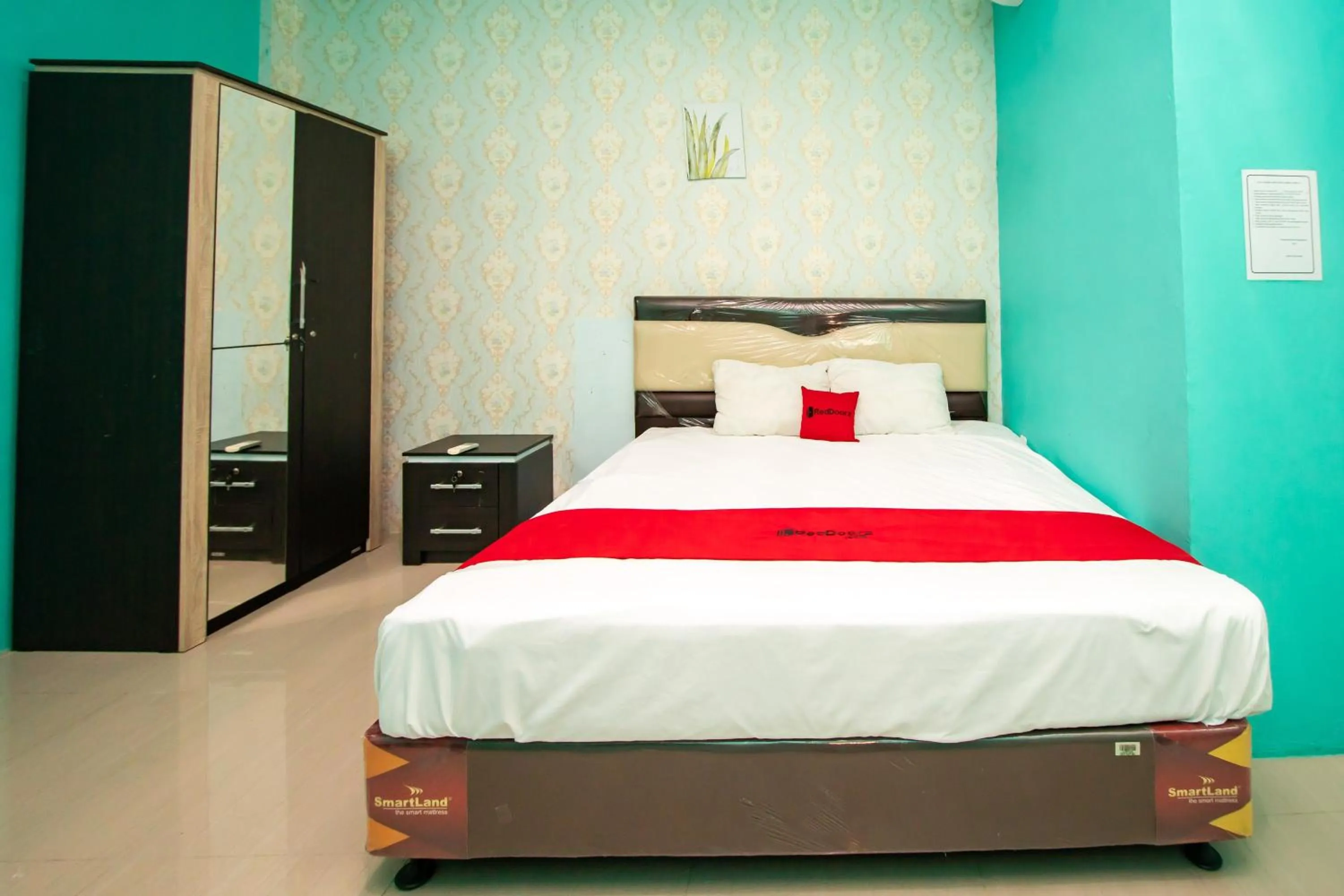 Bedroom, Bed in RedDoorz Syariah near Pantai Bali Abdya Blang Pidie