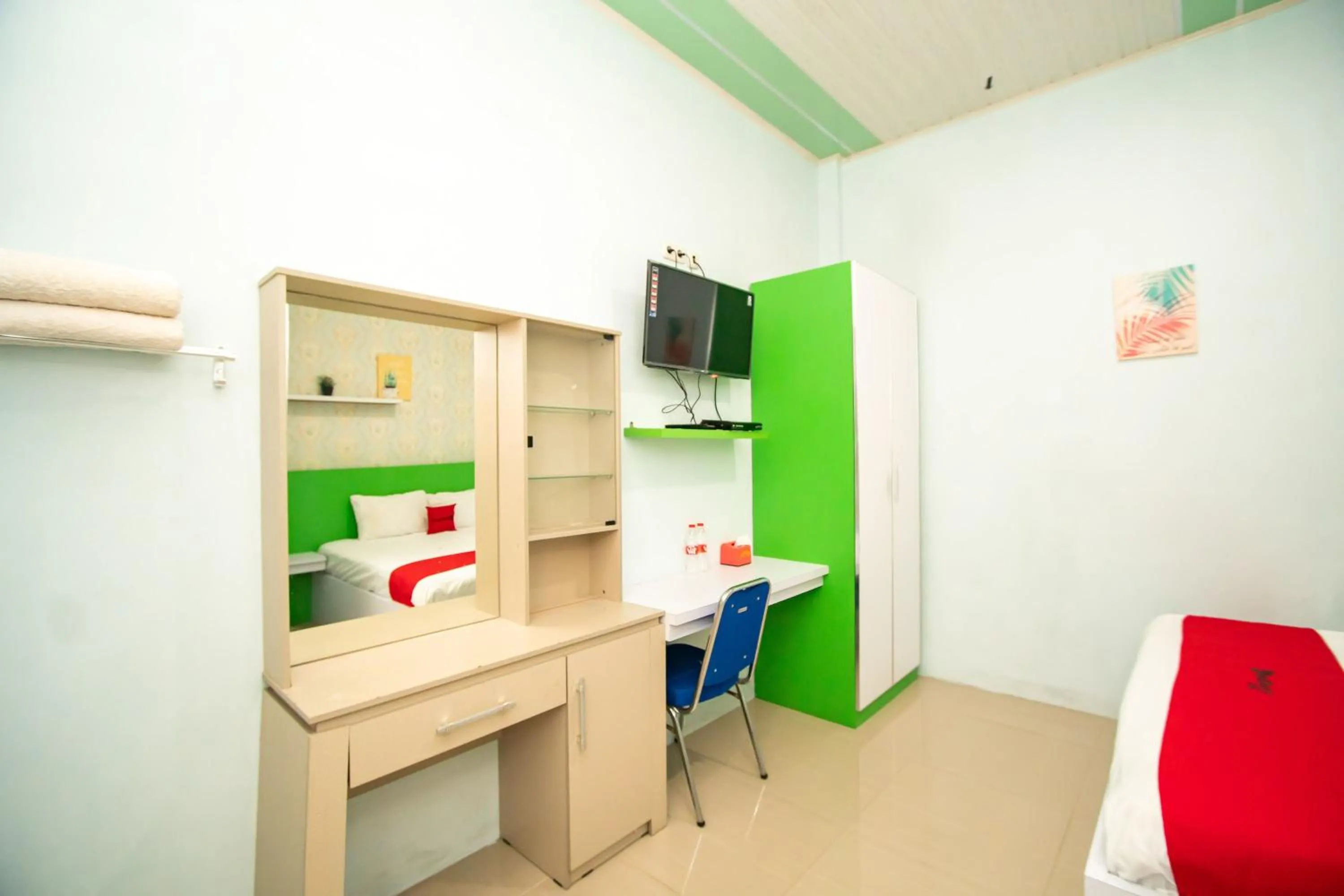 Bedroom, Bed in RedDoorz Syariah near Pantai Bali Abdya Blang Pidie