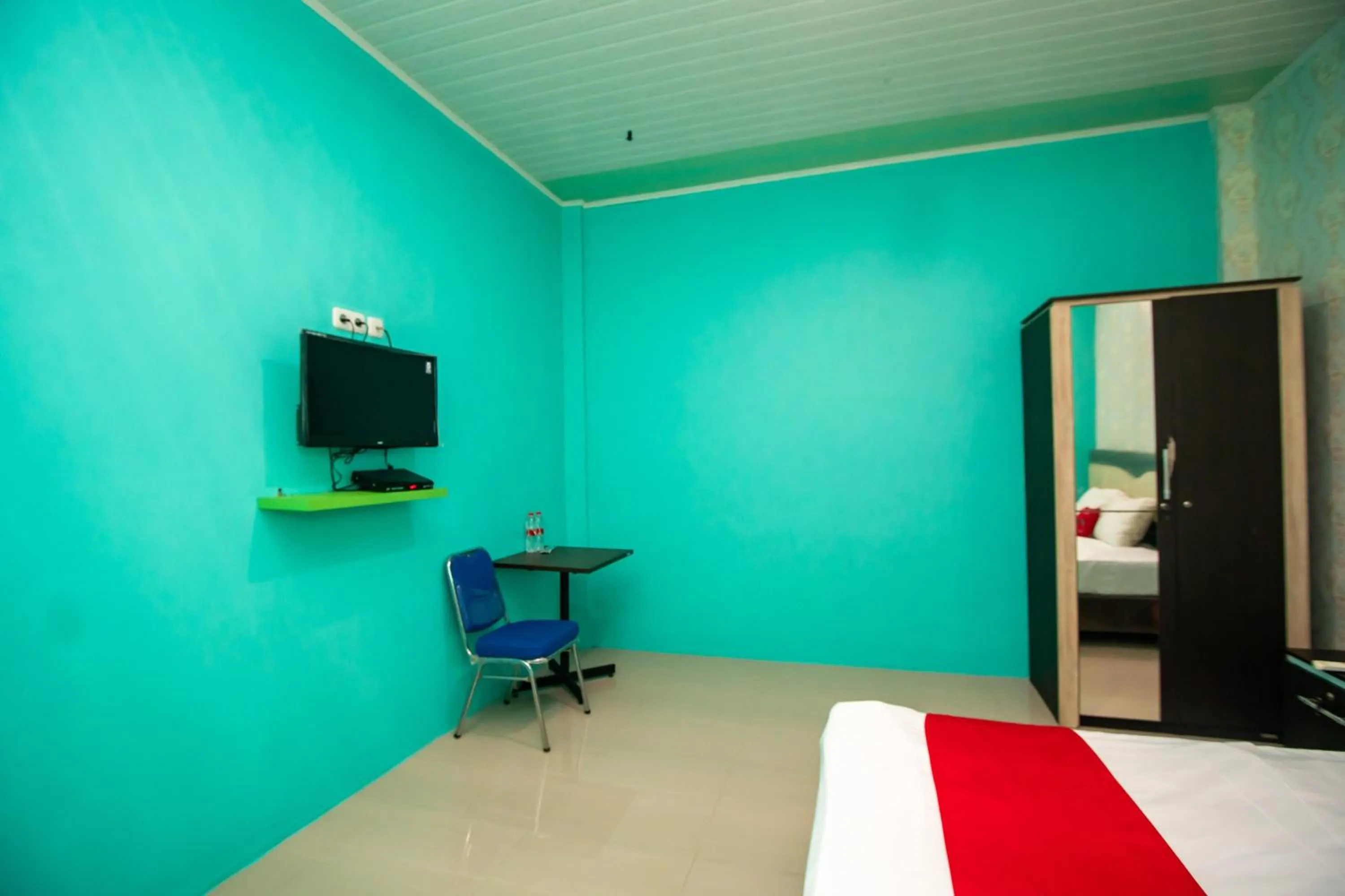 Bedroom, Bed in RedDoorz Syariah near Pantai Bali Abdya Blang Pidie