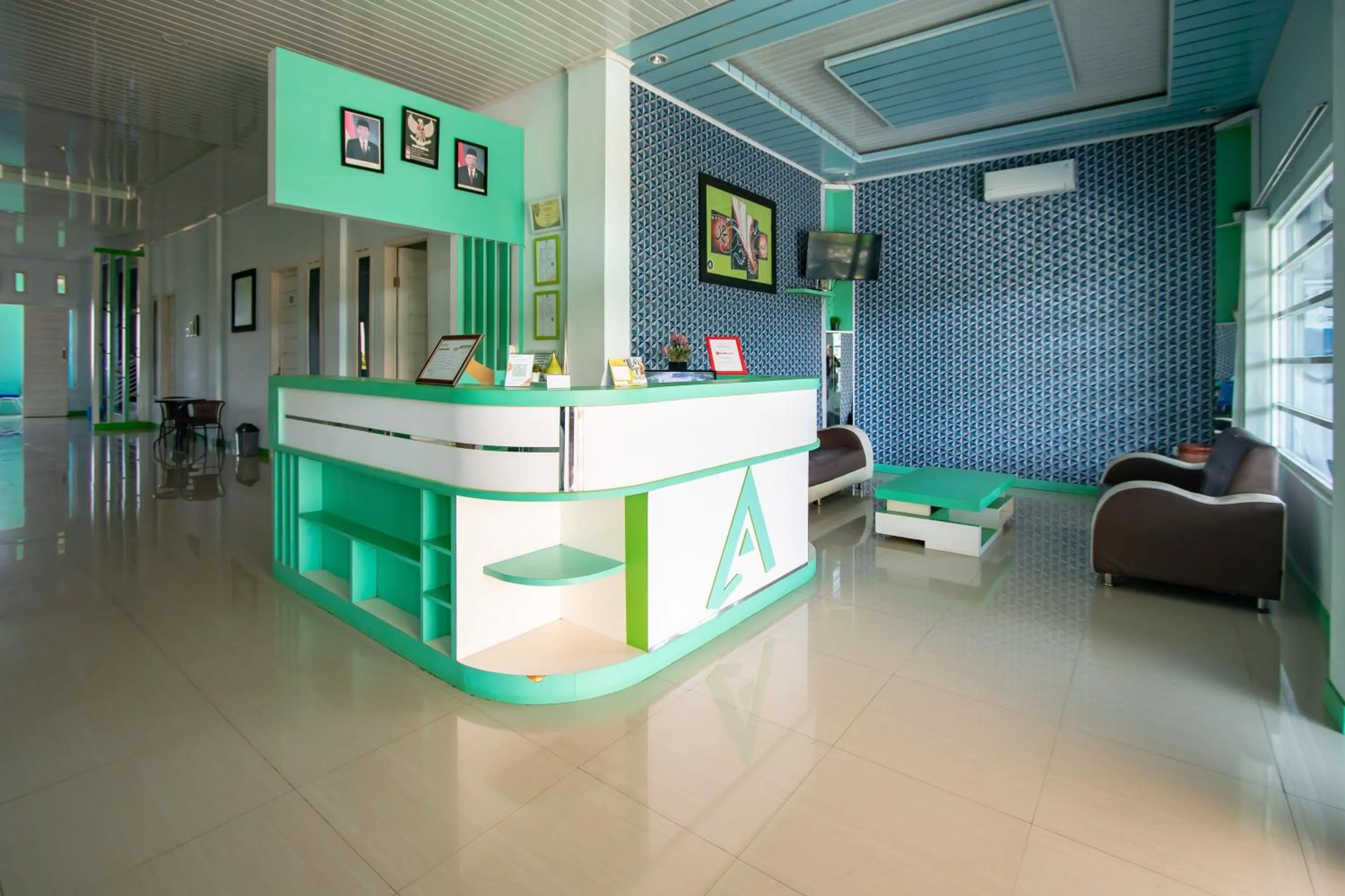Lobby or reception in RedDoorz Syariah near Pantai Bali Abdya Blang Pidie