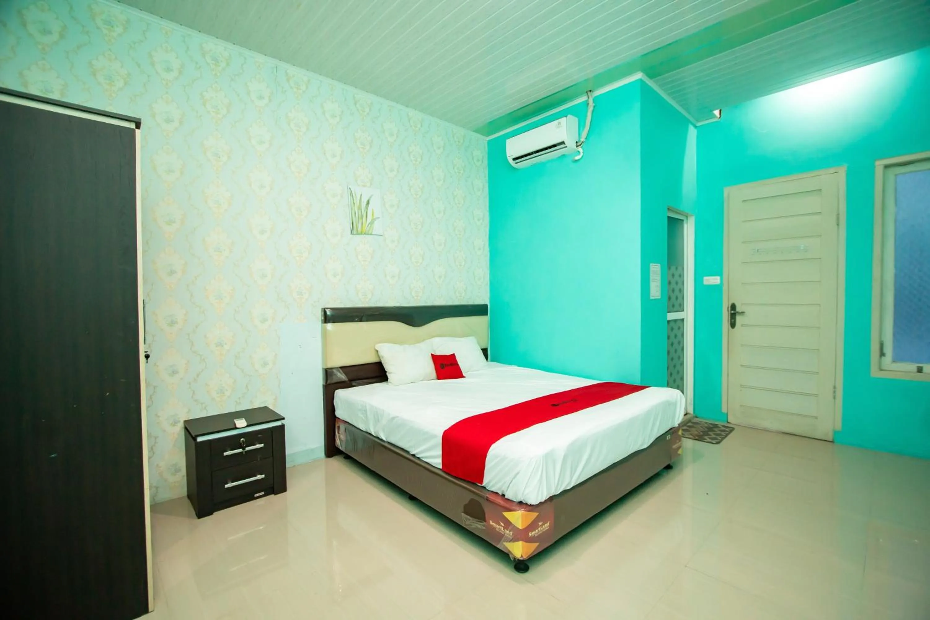 Bedroom, Bed in RedDoorz Syariah near Pantai Bali Abdya Blang Pidie