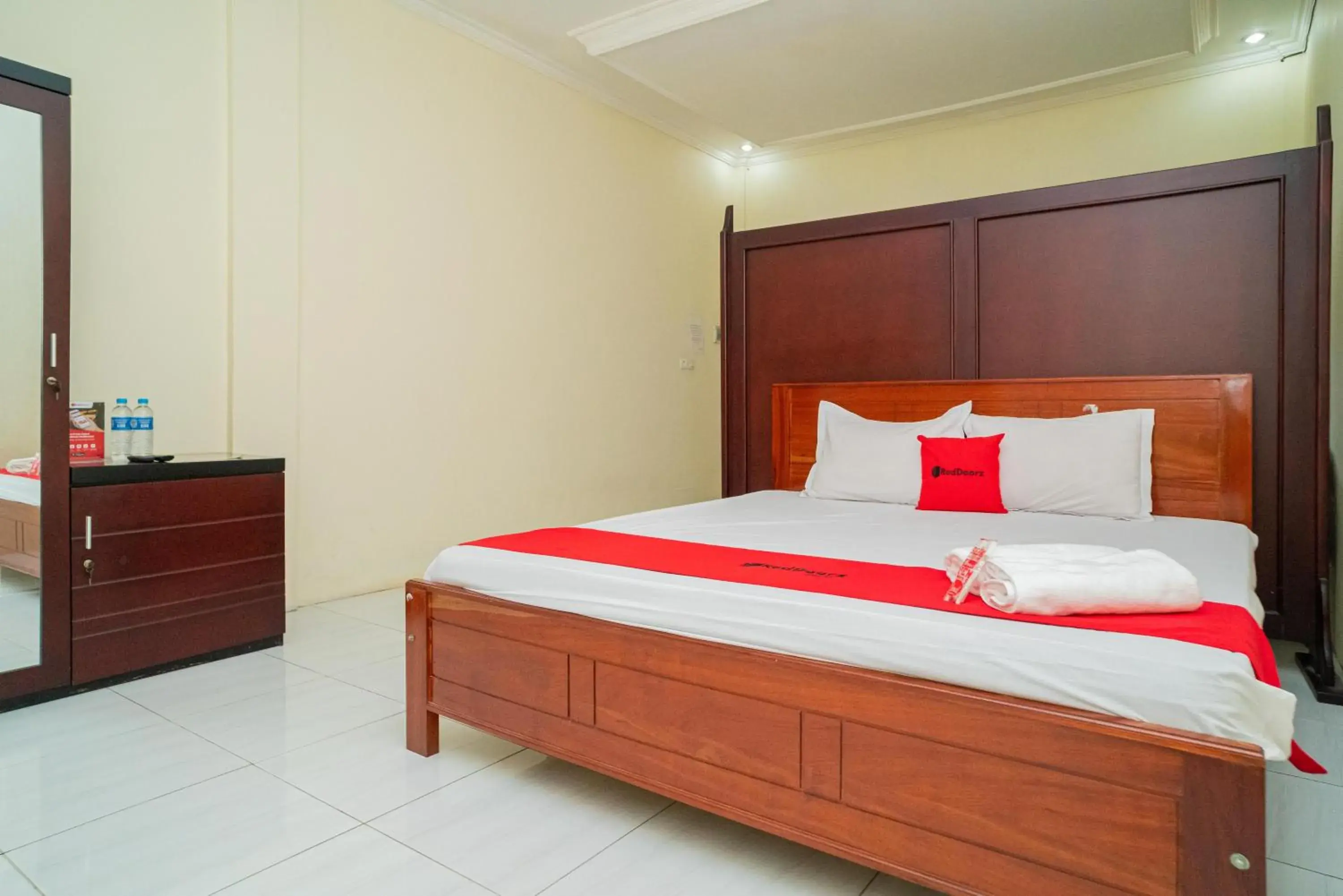Double Room in RedDoorz Syariah @ Jalan Bukit Kaminting 2 Double Room in RedDoorz Syariah @ Jalan Bukit Kaminting 2