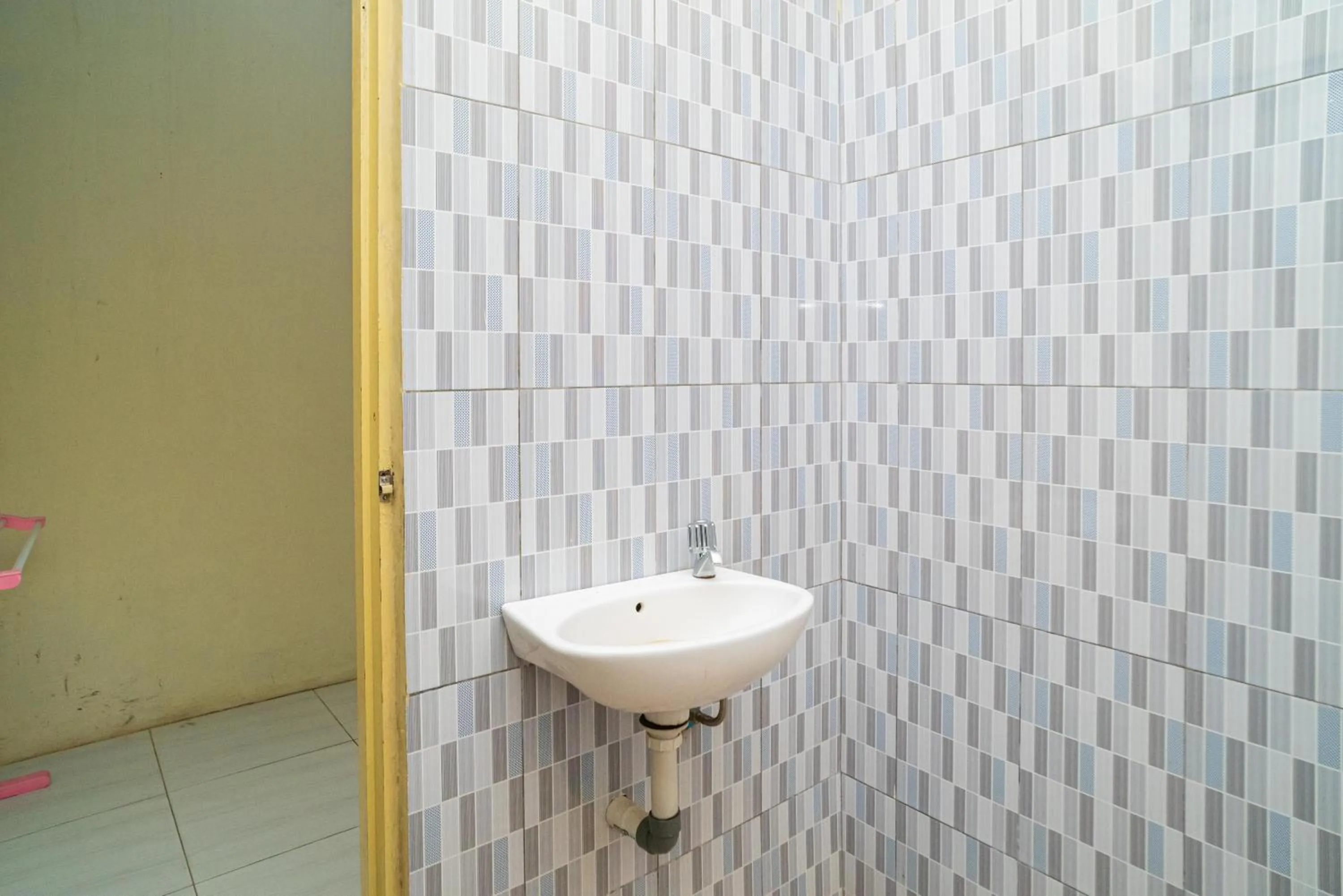 RedDoorz Syariah @ Jalan Bukit Kaminting 2