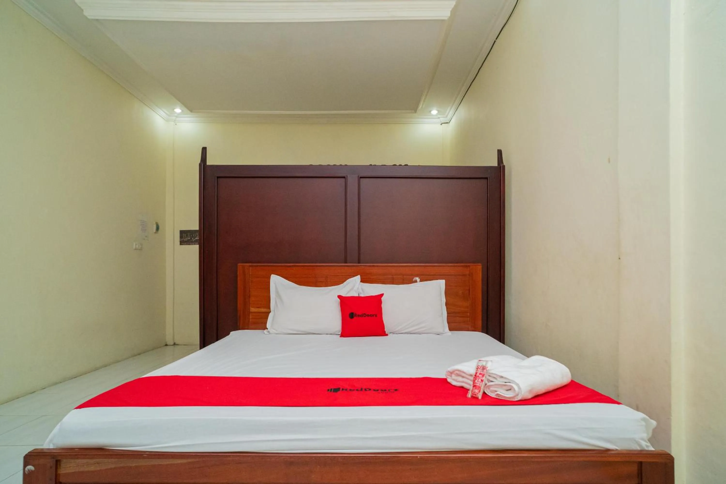 Bed in RedDoorz Syariah @ Jalan Bukit Kaminting 2