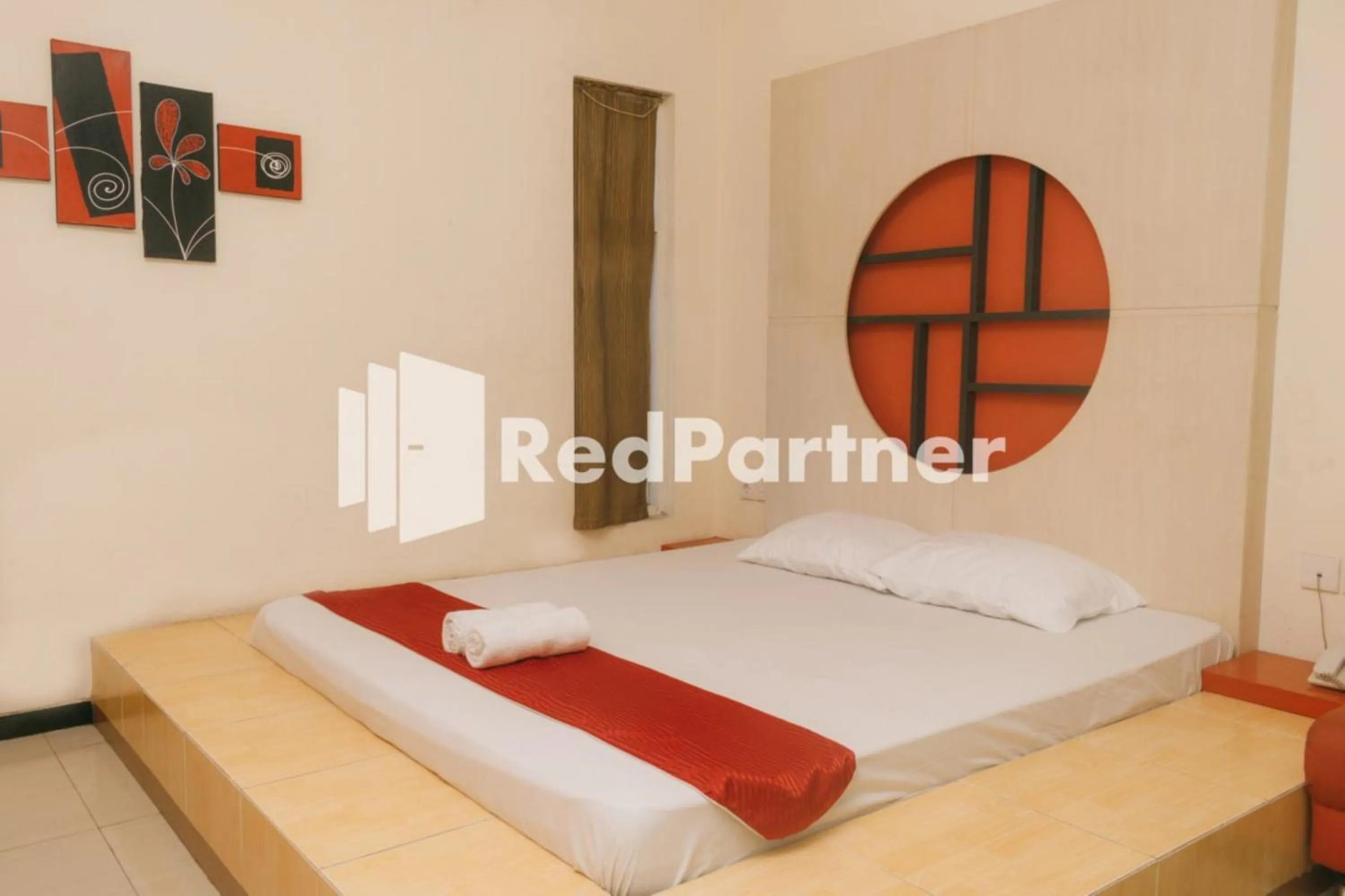 Bedroom, Bed in Pits Hotel Mitra RedDoorz near Atom Mall