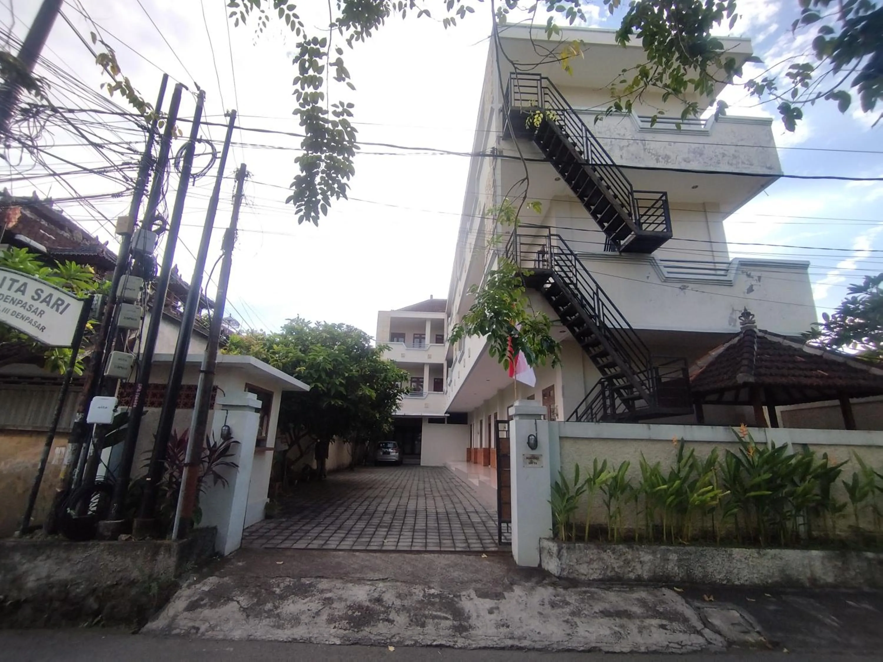 Adi Pelita Sari Bali