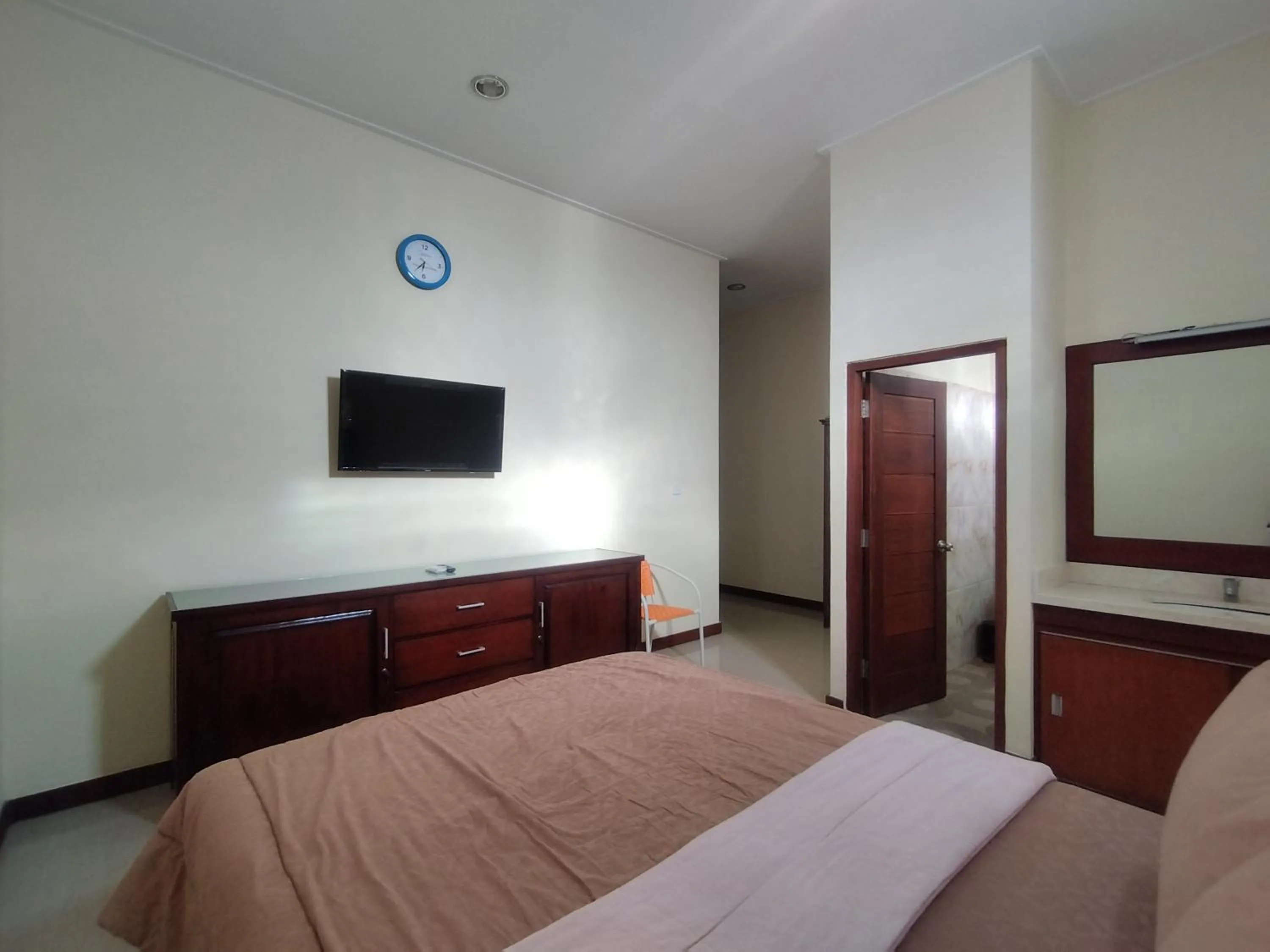 TV and multimedia, Bed in Adi Pelita Sari Bali