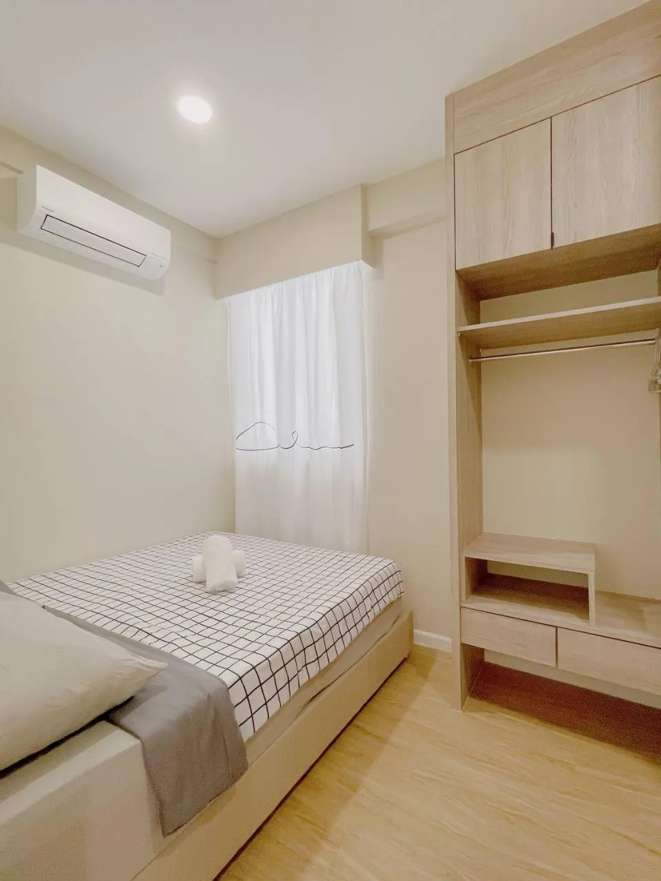 Bedroom, Bed in QUEENSLAND SUITES at Aru Suites, Kota Kinabalu