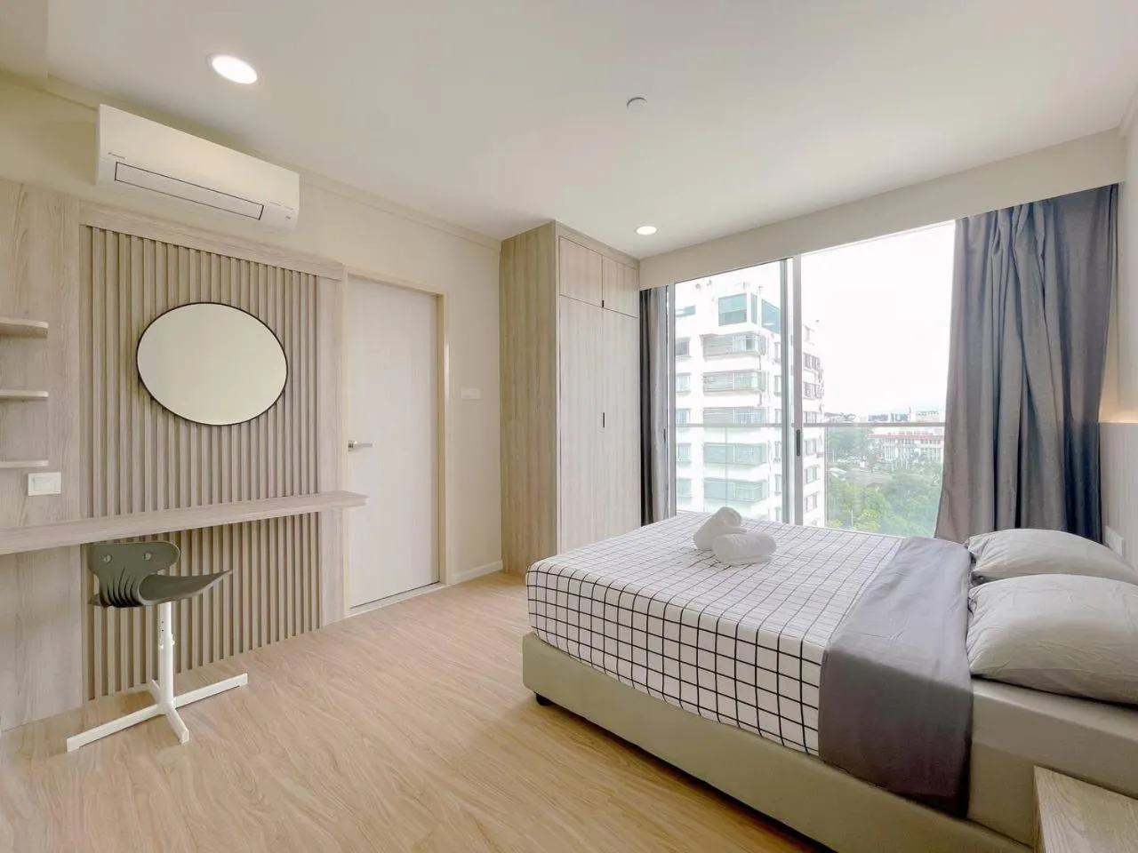 Bedroom, Bed in QUEENSLAND SUITES at Aru Suites, Kota Kinabalu