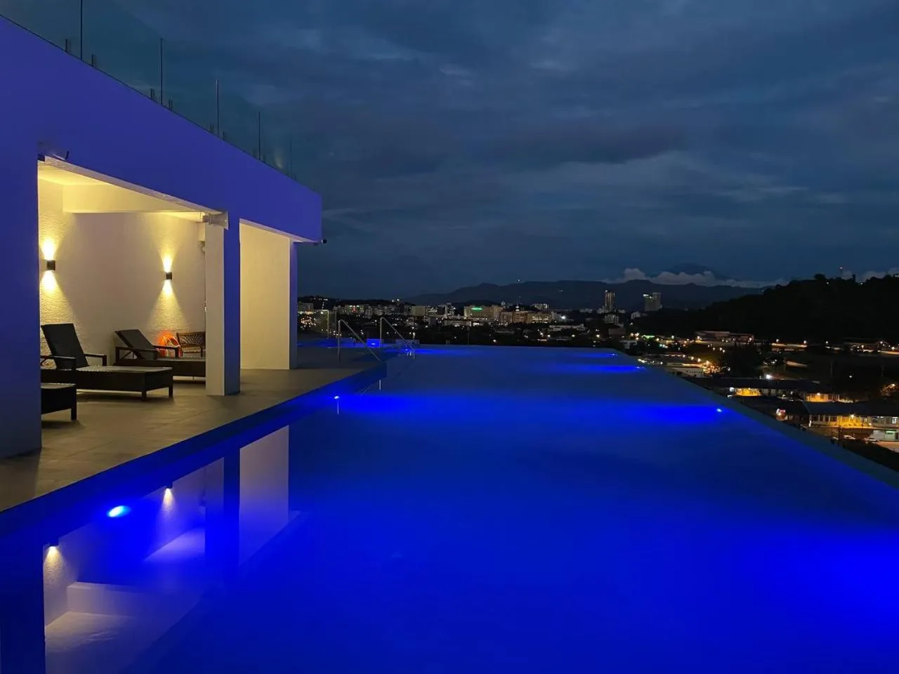 Swimming pool in QUEENSLAND SUITES at Aru Suites, Kota Kinabalu
