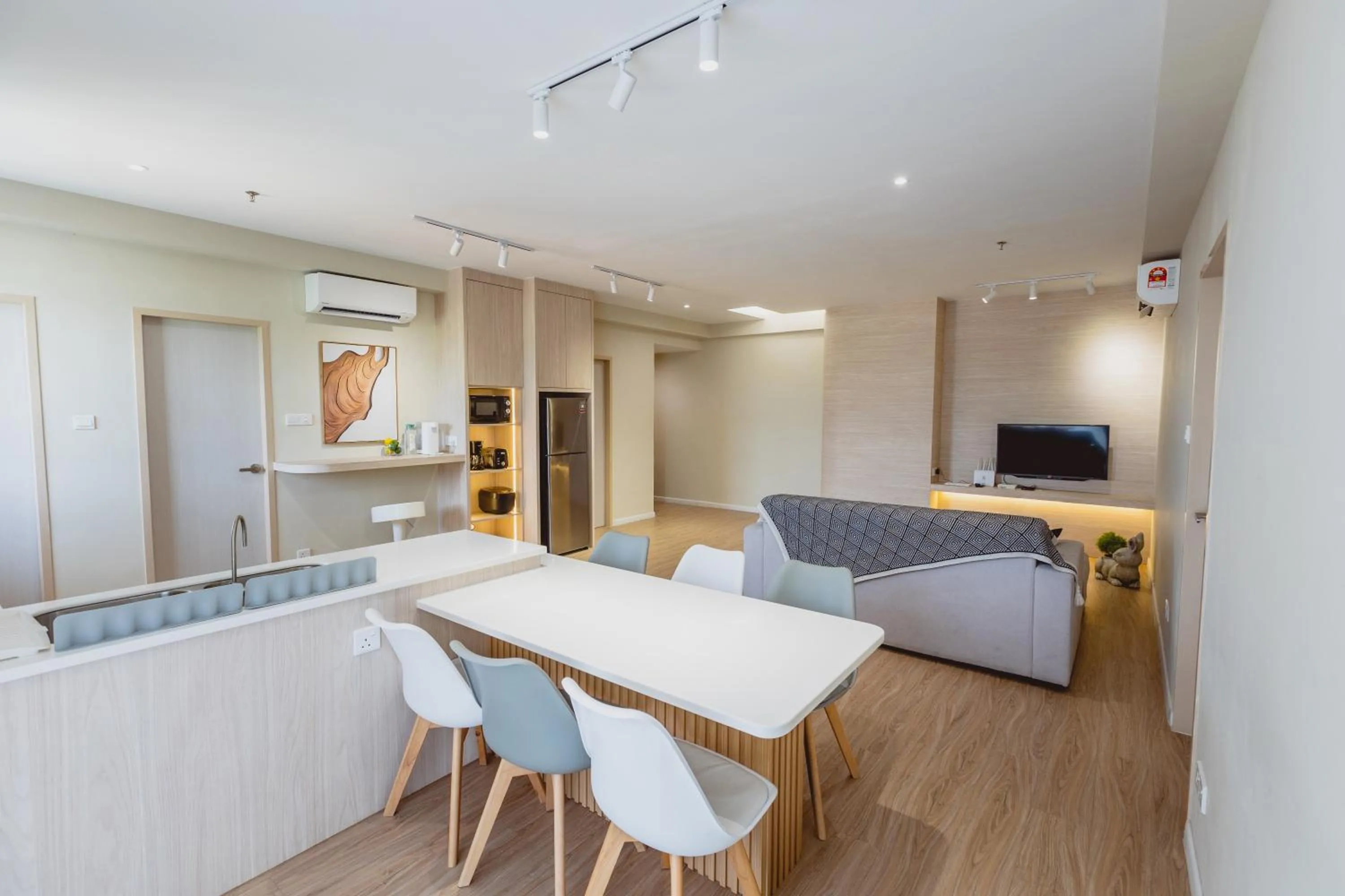 TV and multimedia in QUEENSLAND SUITES at Aru Suites, Kota Kinabalu