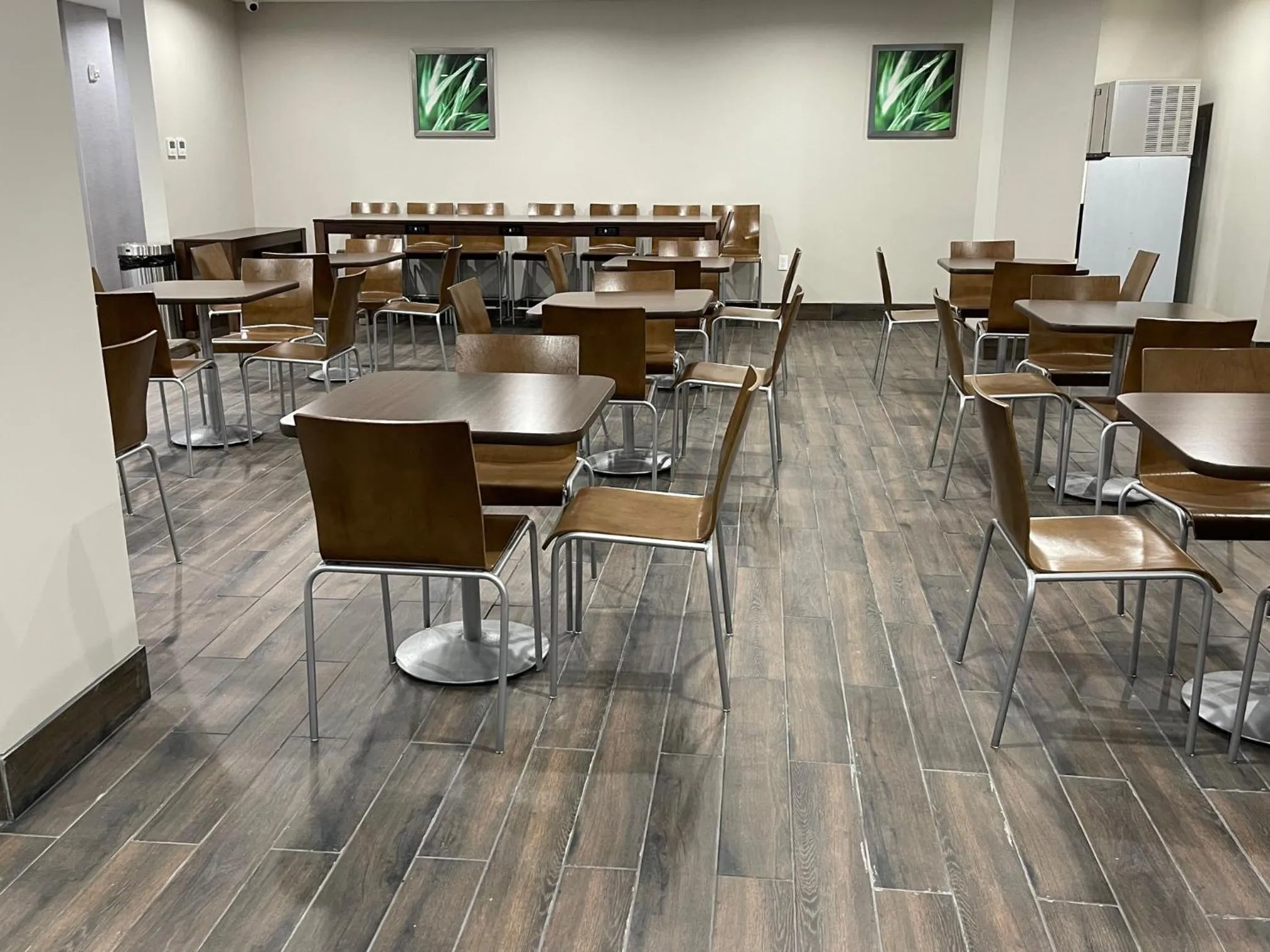 Restaurant/places to eat in Days Inn by Wyndham Bronx NYC