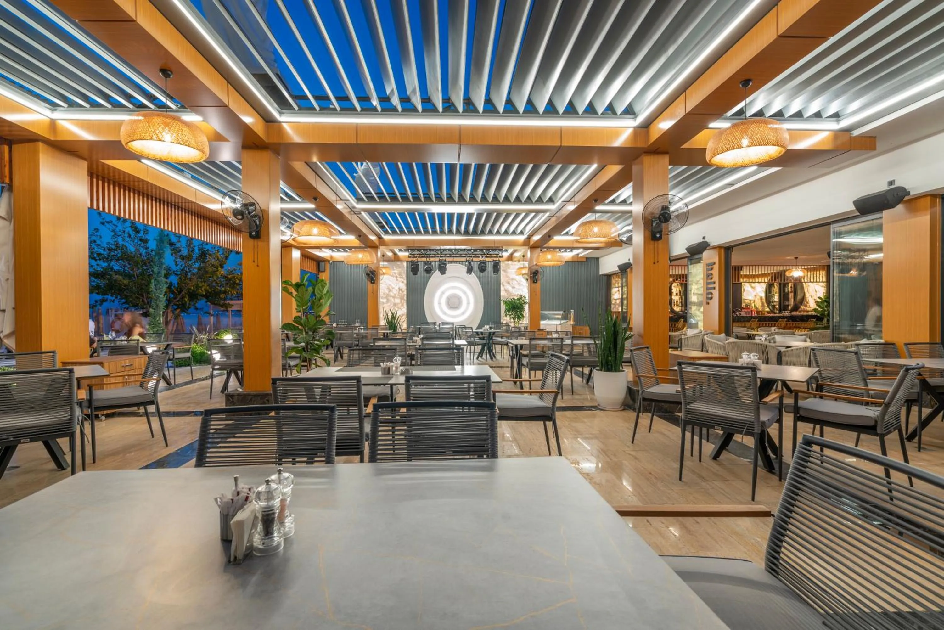 Restaurant/Places to Eat in Golden Star Hotel