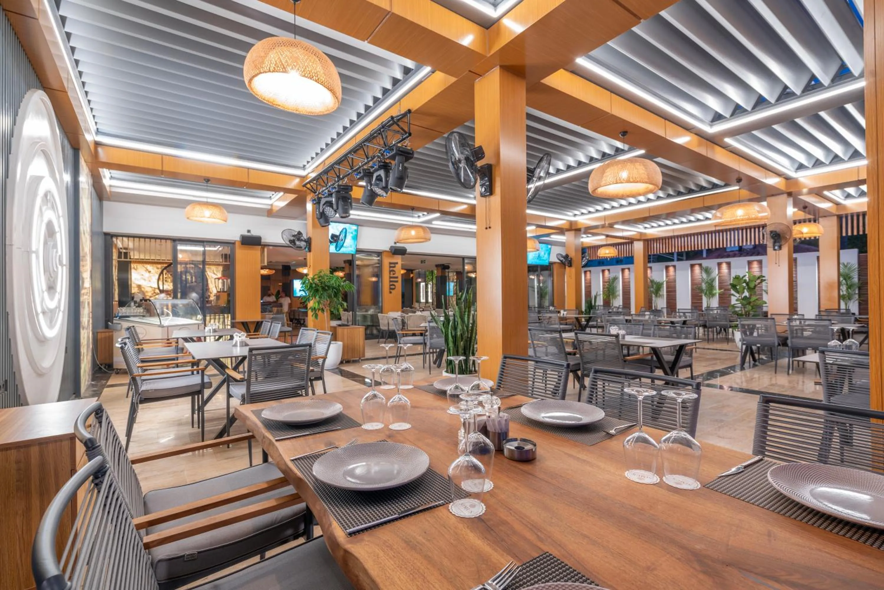 Restaurant/Places to Eat in Golden Star Hotel