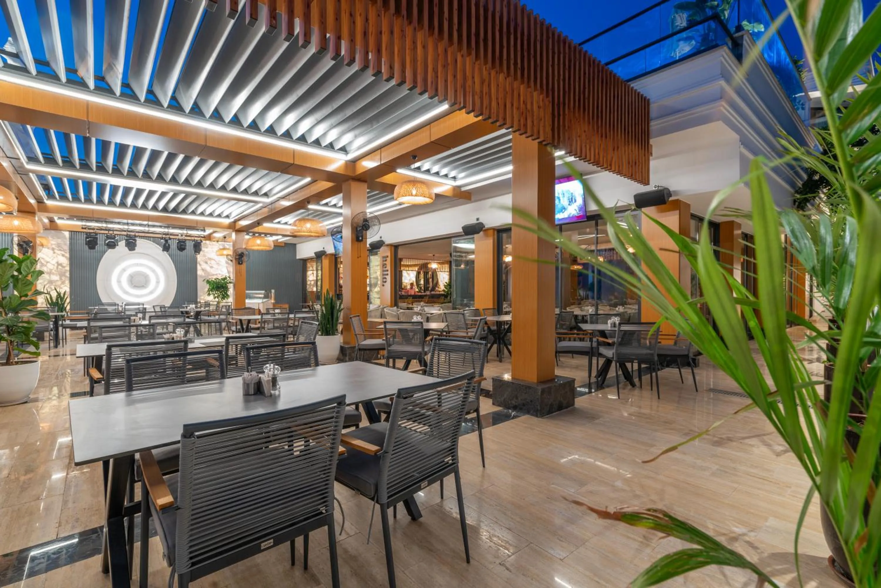 Restaurant/Places to Eat in Golden Star Hotel